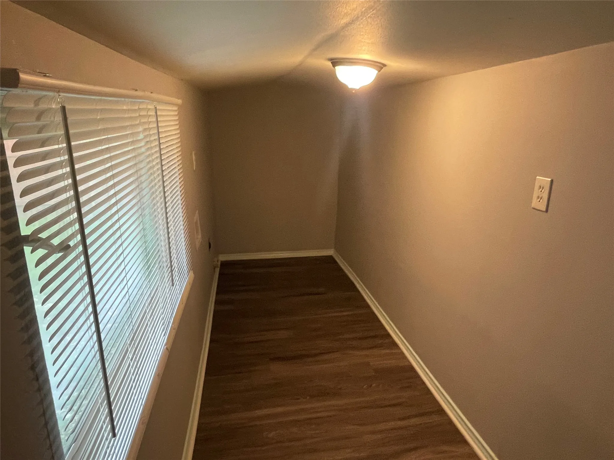 Single Family Residence For Rent in Dallas County , 1208 E 8th Street, Dallas, Texas 75203, 2 Bedroom, 1 Bathroom, Garage spaces, 678 Sqft, built in 1940, mls#21322157, Real Estate Agent in Dallas, Homes For Rent in Dallas county, Homes For Rent in Dallas, Realtor in Dallas Texas, Real Estate Brokerage Independent Realty Texas, Luminita Cordes Realtor