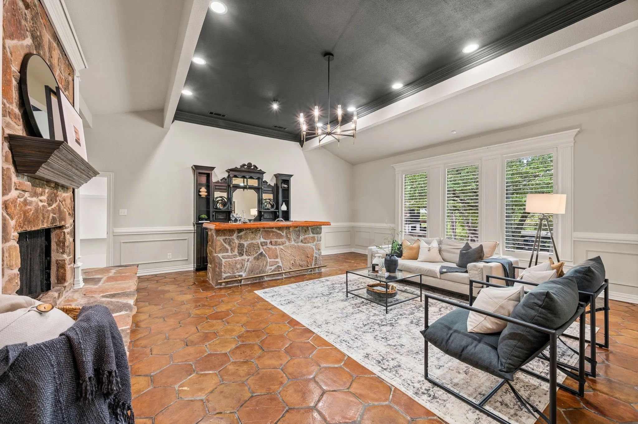 Single Family Residence For Sale in Tarrant County , 2523 Anglers Drive, Grapevine, Texas 76051, 3 Bedroom, 3 Bathroom, 2 Garage spaces, 3,562 Sqft, built in 1960, mls#21322132, Real Estate Agent in Grapevine, Homes For Sale in Tarrant county, Homes For Sale in Grapevine, Realtor in Grapevine Texas, Real Estate Brokerage Independent Realty Texas, Luminita Cordes Realtor