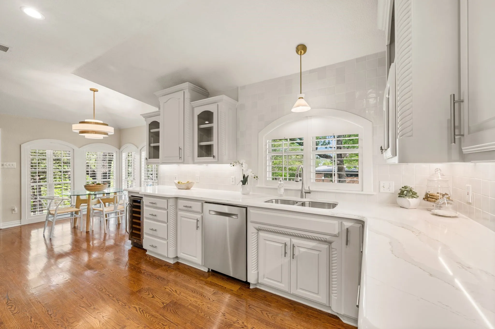 Single Family Residence For Sale in Tarrant County , 2523 Anglers Drive, Grapevine, Texas 76051, 3 Bedroom, 3 Bathroom, 2 Garage spaces, 3,562 Sqft, built in 1960, mls#21322132, Real Estate Agent in Grapevine, Homes For Sale in Tarrant county, Homes For Sale in Grapevine, Realtor in Grapevine Texas, Real Estate Brokerage Independent Realty Texas, Luminita Cordes Realtor