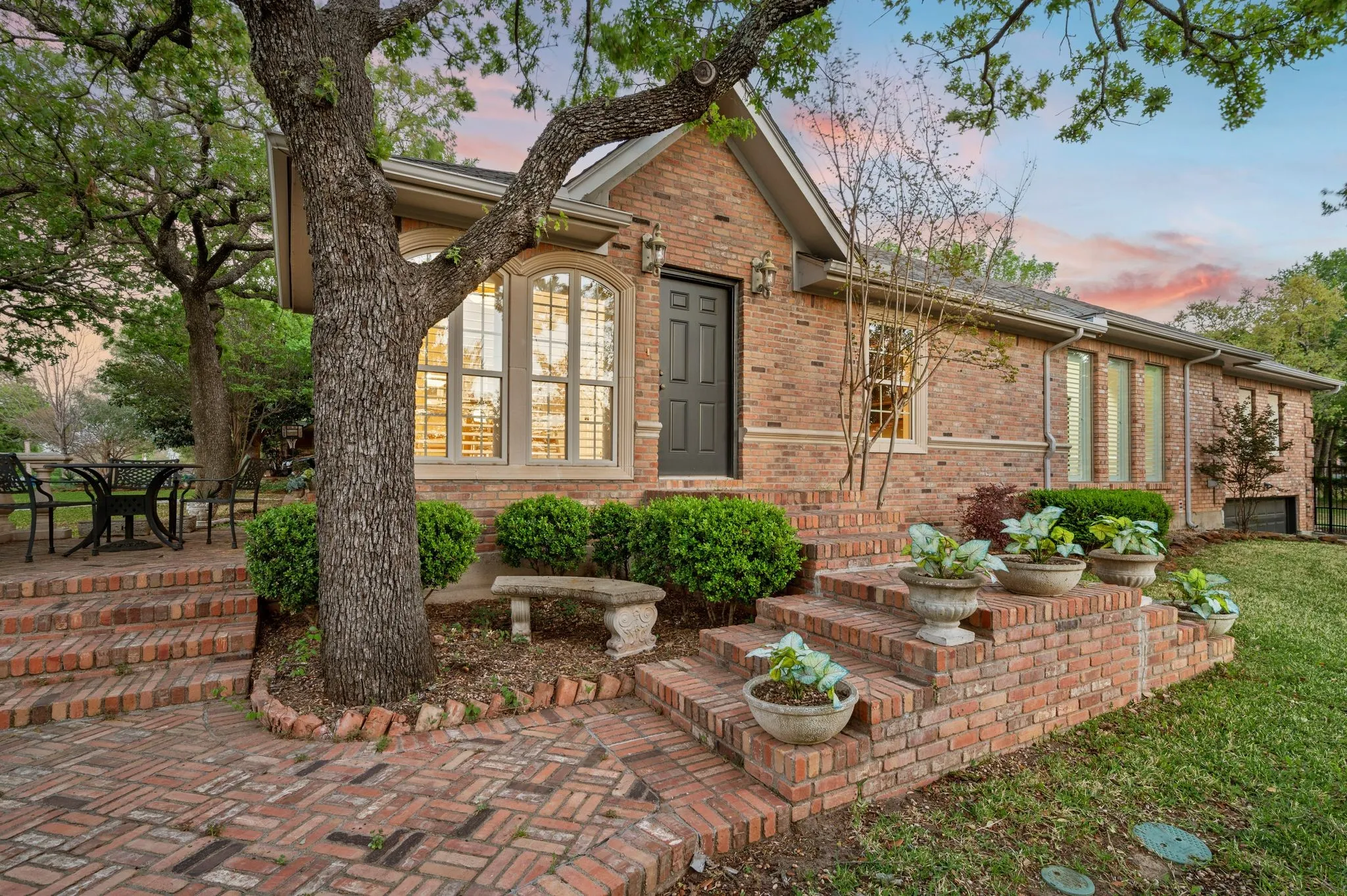 Single Family Residence For Sale in Tarrant County , 2523 Anglers Drive, Grapevine, Texas 76051, 3 Bedroom, 3 Bathroom, 2 Garage spaces, 3,562 Sqft, built in 1960, mls#21322132, Real Estate Agent in Grapevine, Homes For Sale in Tarrant county, Homes For Sale in Grapevine, Realtor in Grapevine Texas, Real Estate Brokerage Independent Realty Texas, Luminita Cordes Realtor