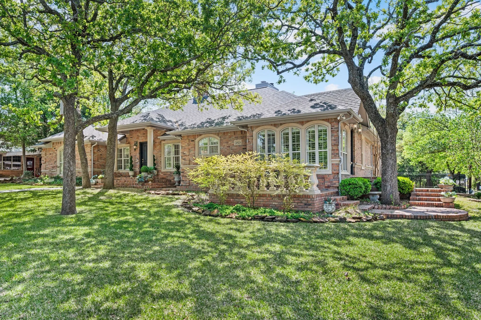 Single Family Residence For Sale in Tarrant County , 2523 Anglers Drive, Grapevine, Texas 76051, 3 Bedroom, 3 Bathroom, 2 Garage spaces, 3,562 Sqft, built in 1960, mls#21322132, Real Estate Agent in Grapevine, Homes For Sale in Tarrant county, Homes For Sale in Grapevine, Realtor in Grapevine Texas, Real Estate Brokerage Independent Realty Texas, Luminita Cordes Realtor