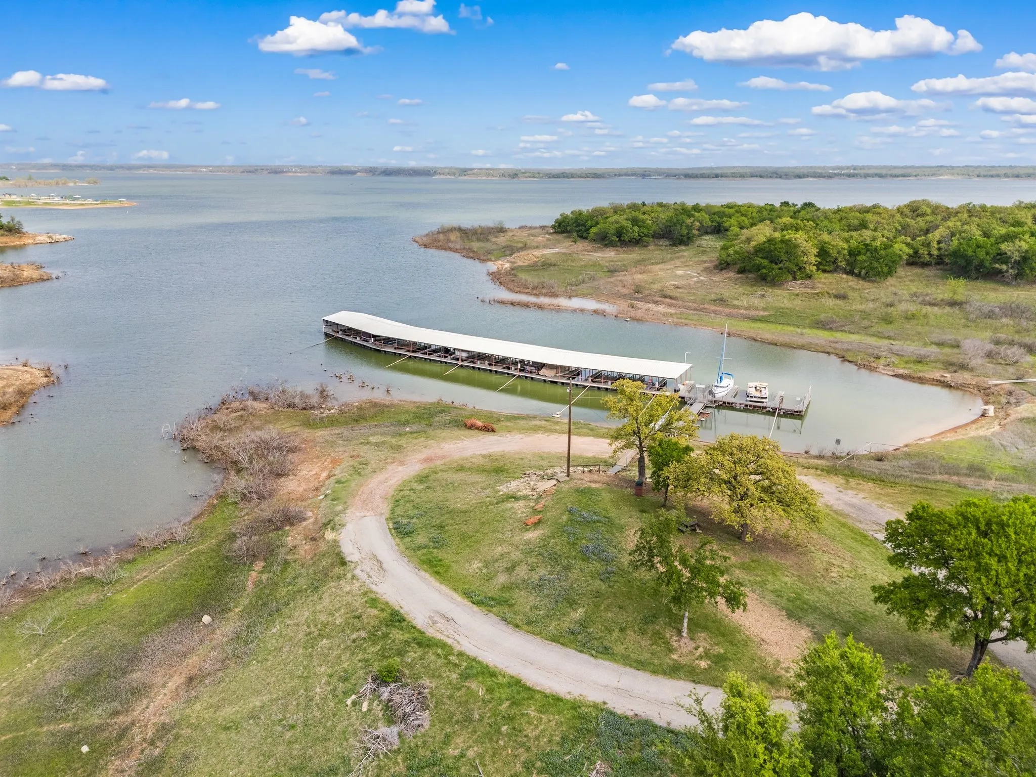 Single Family Residence For Sale in Tarrant County , 2523 Anglers Drive, Grapevine, Texas 76051, 3 Bedroom, 3 Bathroom, 2 Garage spaces, 3,562 Sqft, built in 1960, mls#21322132, Real Estate Agent in Grapevine, Homes For Sale in Tarrant county, Homes For Sale in Grapevine, Realtor in Grapevine Texas, Real Estate Brokerage Independent Realty Texas, Luminita Cordes Realtor