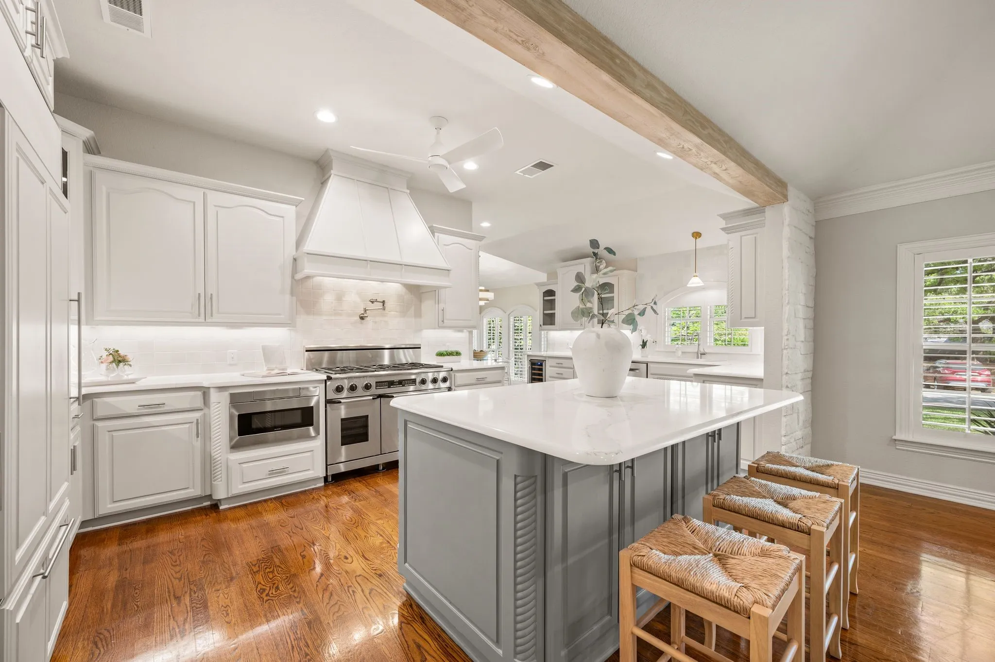 Single Family Residence For Sale in Tarrant County , 2523 Anglers Drive, Grapevine, Texas 76051, 3 Bedroom, 3 Bathroom, 2 Garage spaces, 3,562 Sqft, built in 1960, mls#21322132, Real Estate Agent in Grapevine, Homes For Sale in Tarrant county, Homes For Sale in Grapevine, Realtor in Grapevine Texas, Real Estate Brokerage Independent Realty Texas, Luminita Cordes Realtor