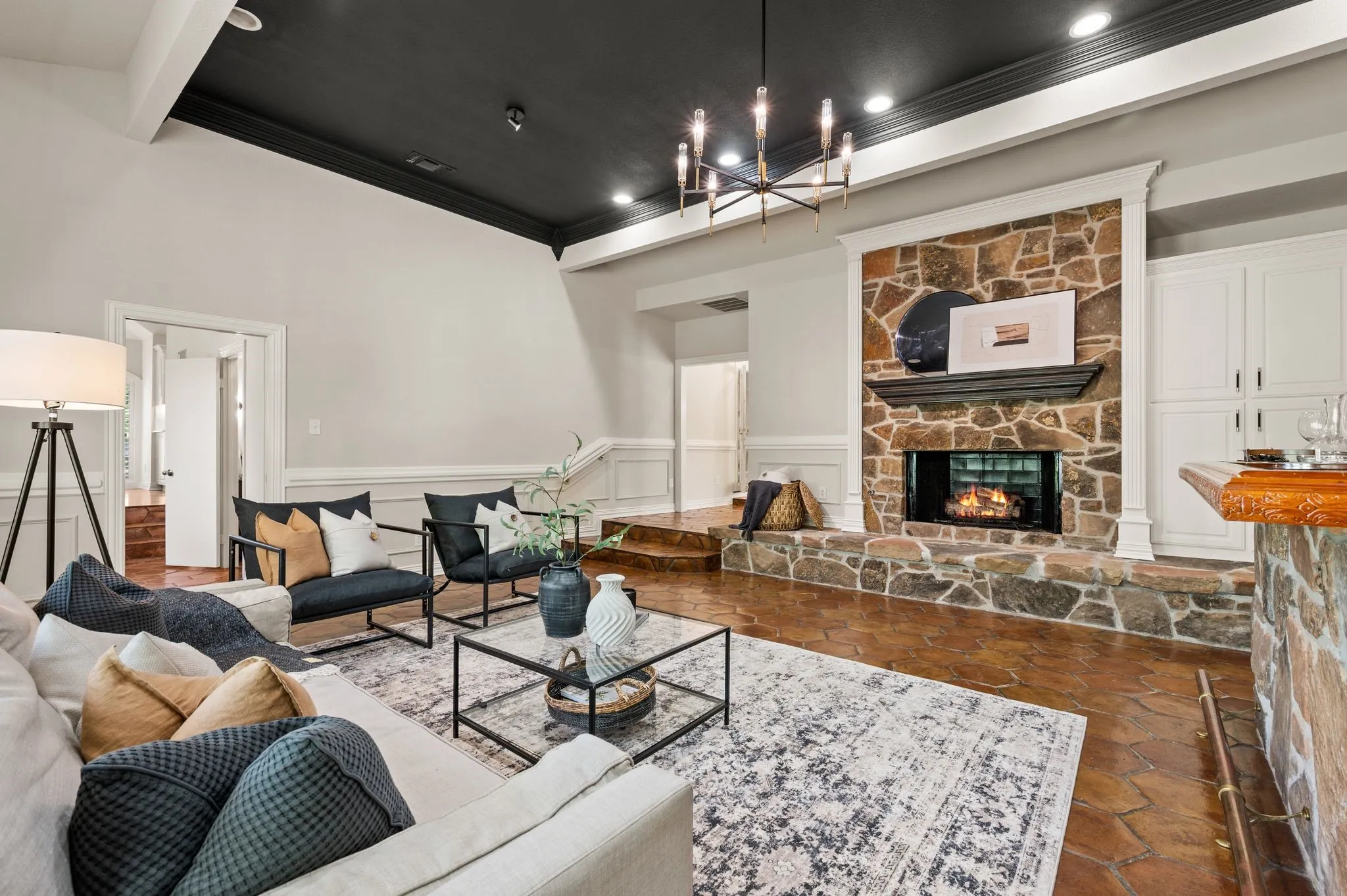 Single Family Residence For Sale in Tarrant County , 2523 Anglers Drive, Grapevine, Texas 76051, 3 Bedroom, 3 Bathroom, 2 Garage spaces, 3,562 Sqft, built in 1960, mls#21322132, Real Estate Agent in Grapevine, Homes For Sale in Tarrant county, Homes For Sale in Grapevine, Realtor in Grapevine Texas, Real Estate Brokerage Independent Realty Texas, Luminita Cordes Realtor