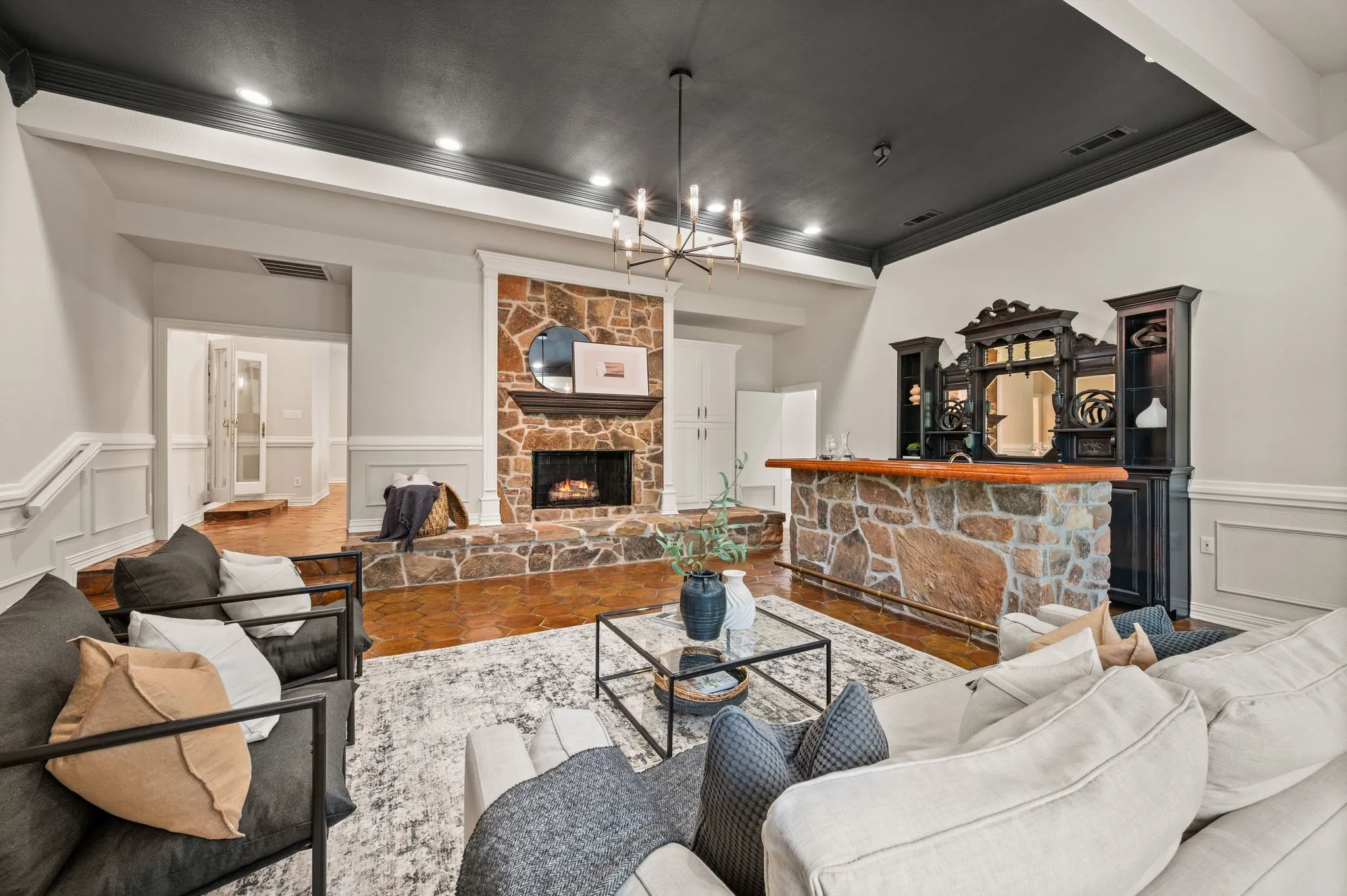 Single Family Residence For Sale in Tarrant County , 2523 Anglers Drive, Grapevine, Texas 76051, 3 Bedroom, 3 Bathroom, 2 Garage spaces, 3,562 Sqft, built in 1960, mls#21322132, Real Estate Agent in Grapevine, Homes For Sale in Tarrant county, Homes For Sale in Grapevine, Realtor in Grapevine Texas, Real Estate Brokerage Independent Realty Texas, Luminita Cordes Realtor