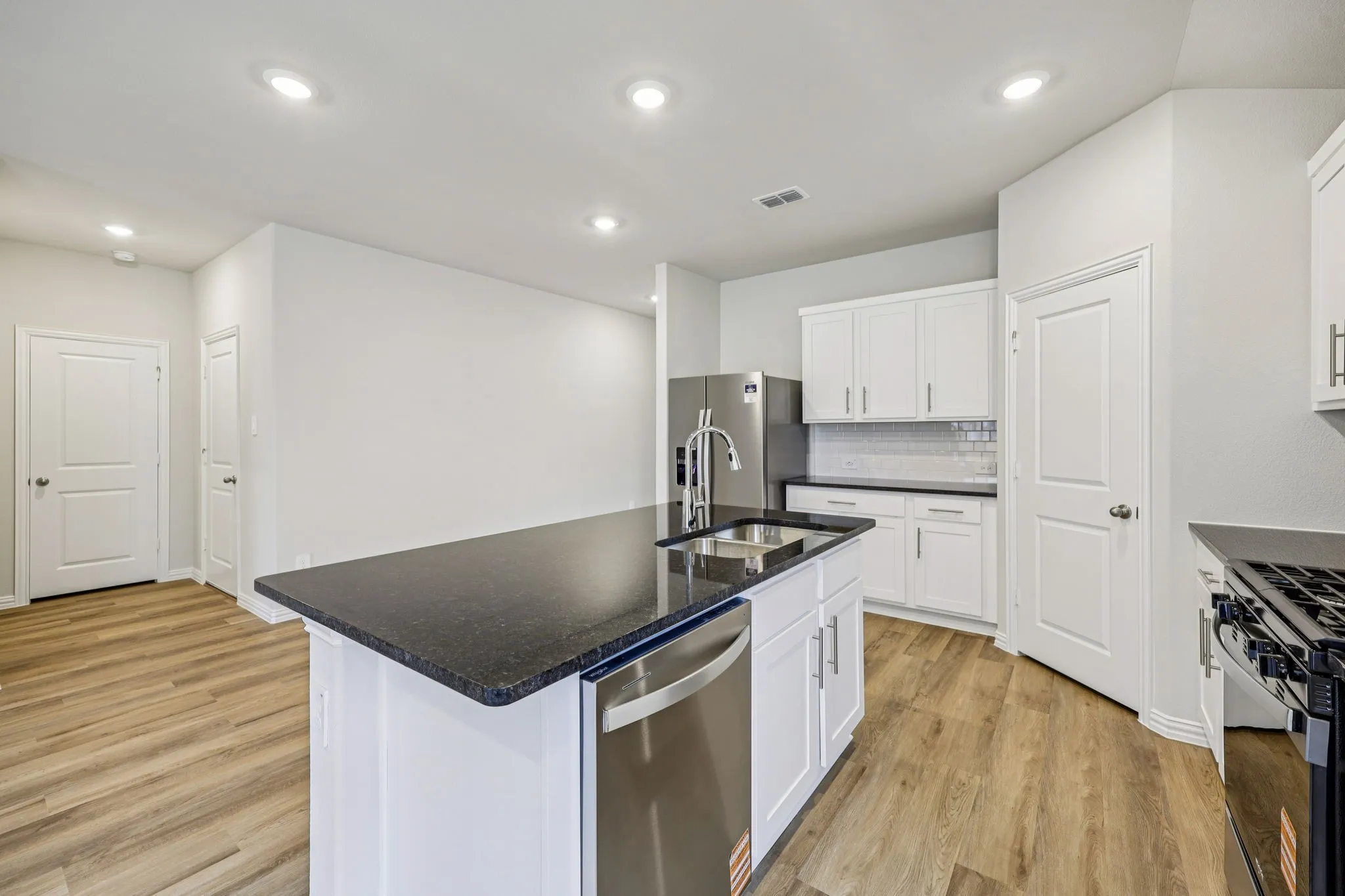  Photo is not of the actual home, but is an inspirational photo of builder’s model home and may depict options, furnishings, and/or decorator features that are not included.
