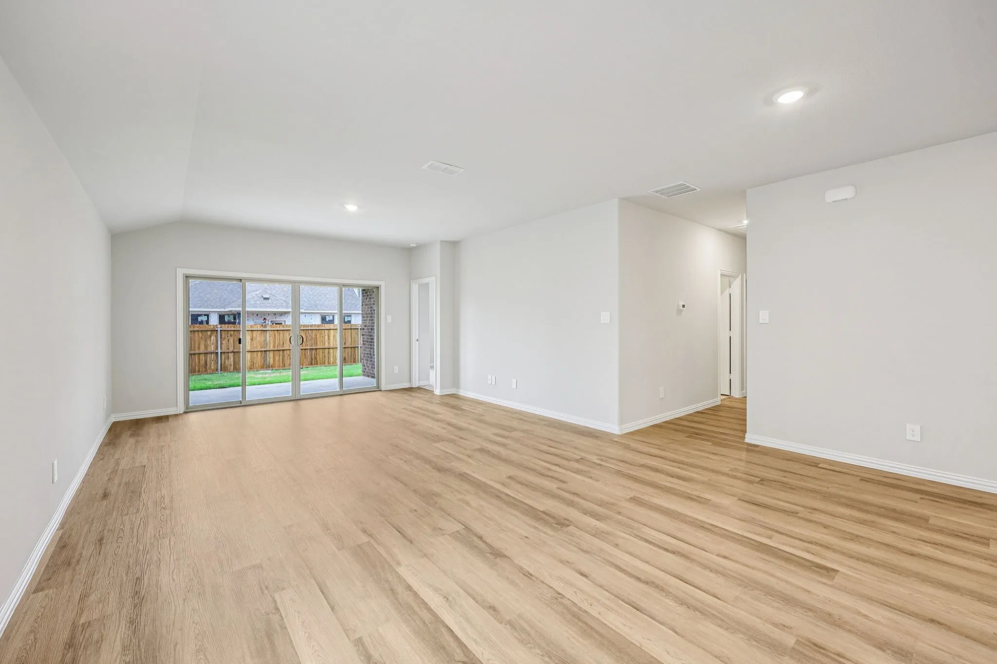  Photo is not of the actual home, but is an inspirational photo of builder’s model home and may depict options, furnishings, and/or decorator features that are not included.
