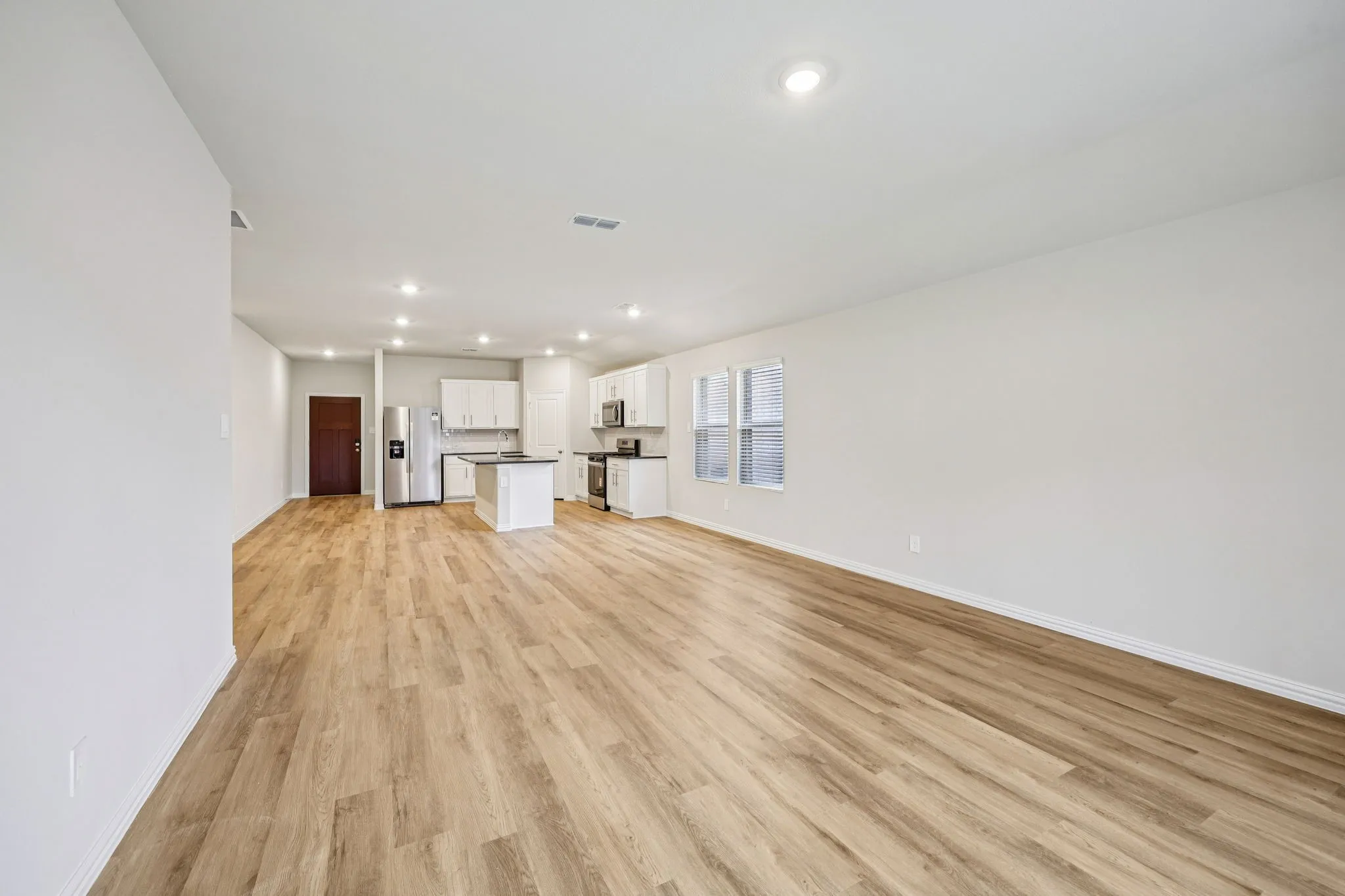  Photo is not of the actual home, but is an inspirational photo of builder’s model home and may depict options, furnishings, and/or decorator features that are not included.
