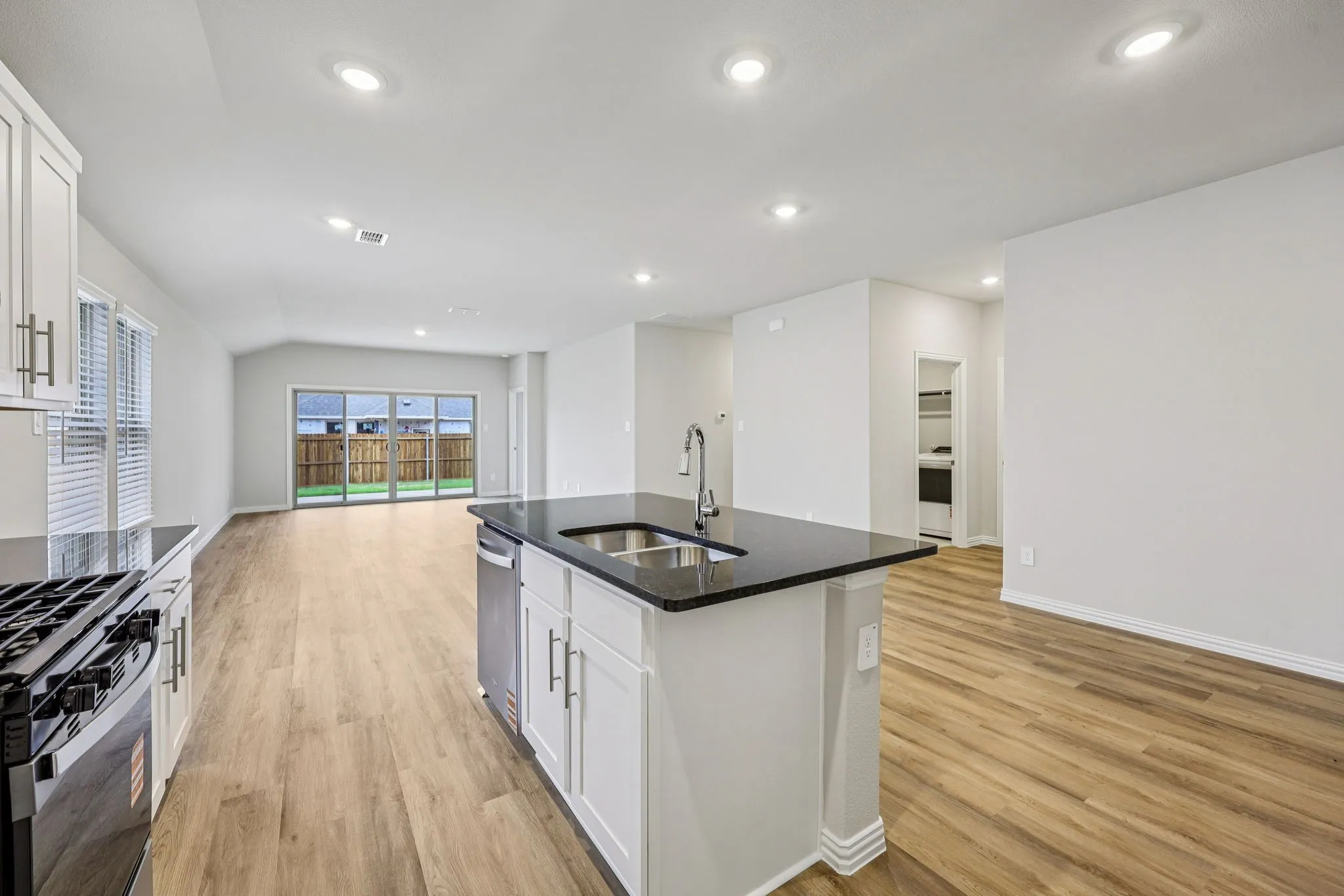  Photo is not of the actual home, but is an inspirational photo of builder’s model home and may depict options, furnishings, and/or decorator features that are not included.
