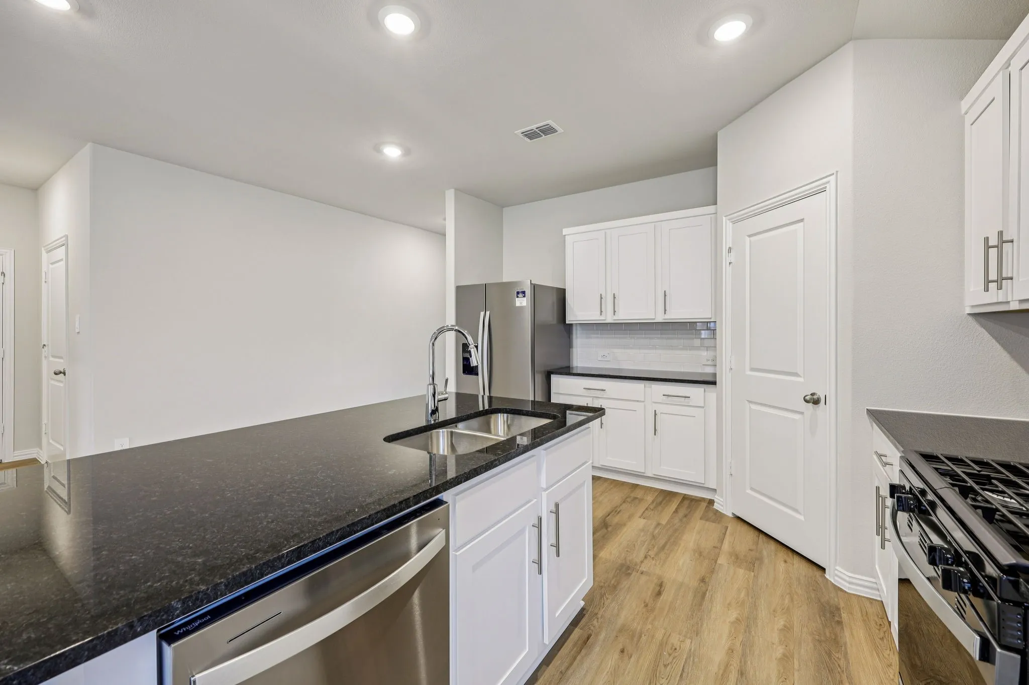  Photo is not of the actual home, but is an inspirational photo of builder’s model home and may depict options, furnishings, and/or decorator features that are not included.
