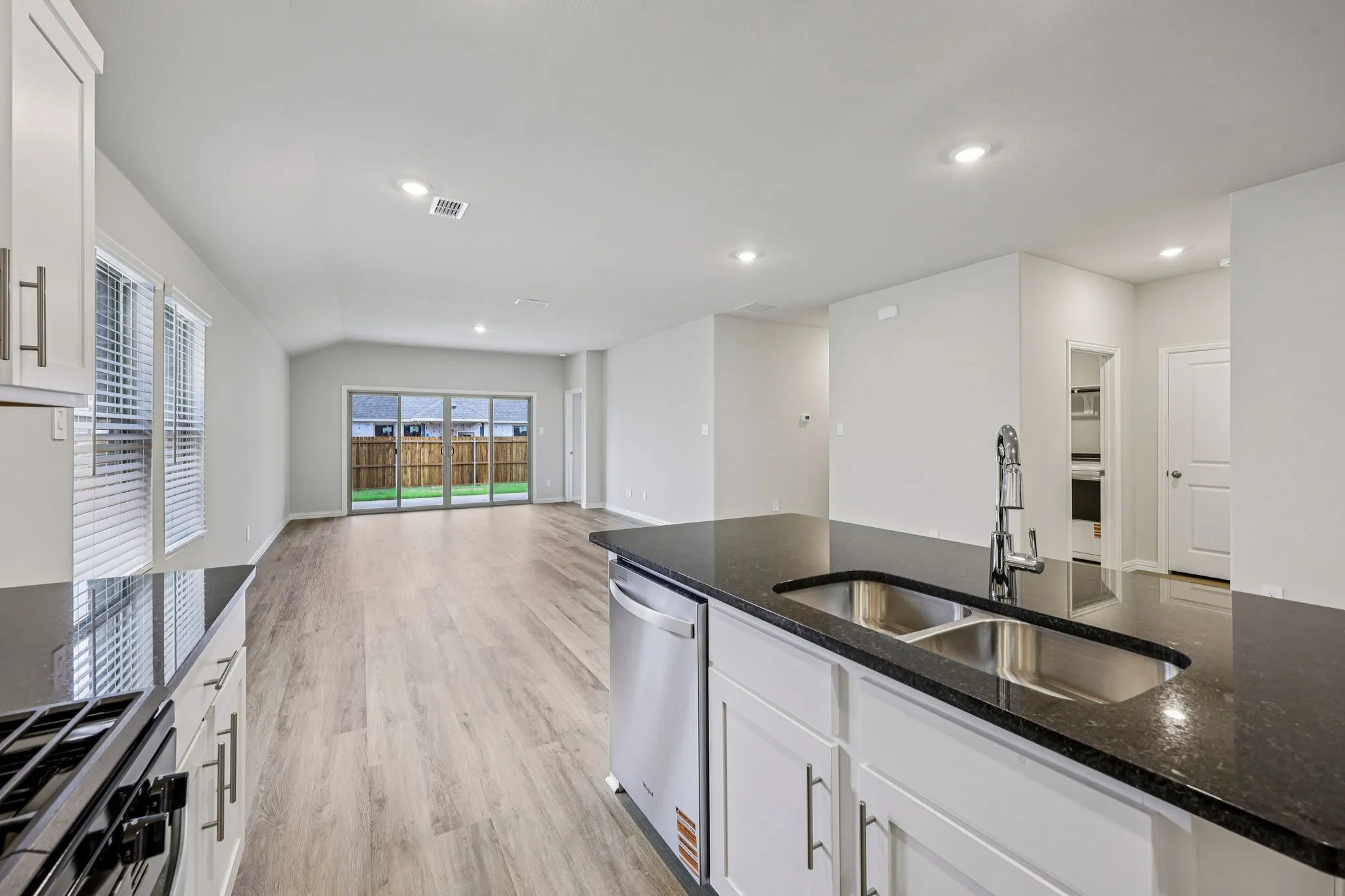  Photo is not of the actual home, but is an inspirational photo of builder’s model home and may depict options, furnishings, and/or decorator features that are not included.
