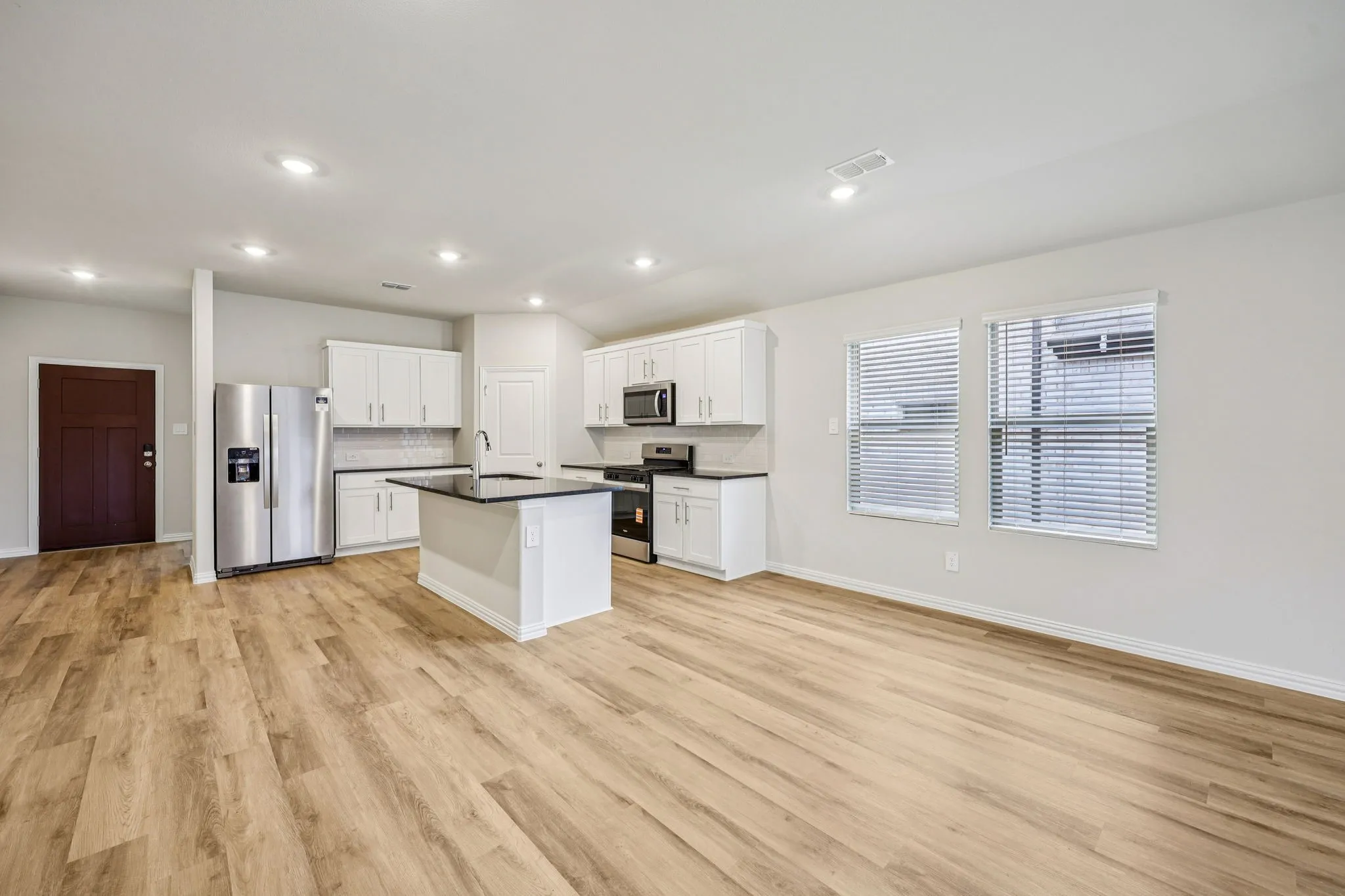 Photo is not of the actual home, but is an inspirational photo of builder’s model home and may depict options, furnishings, and/or decorator features that are not included.
