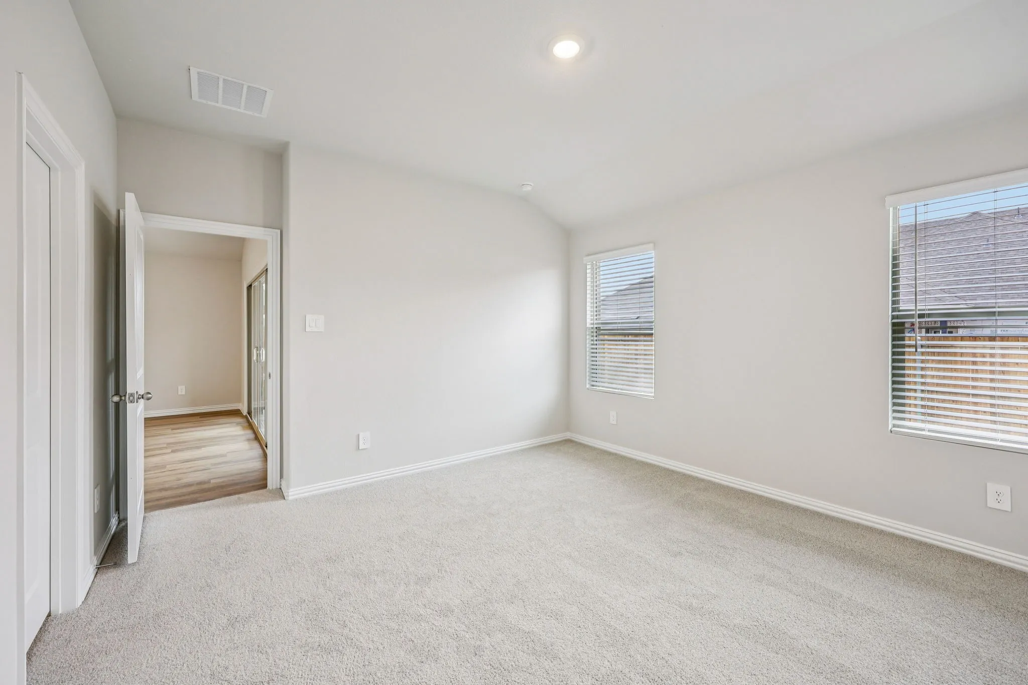  Photo is not of the actual home, but is an inspirational photo of builder’s model home and may depict options, furnishings, and/or decorator features that are not included.
