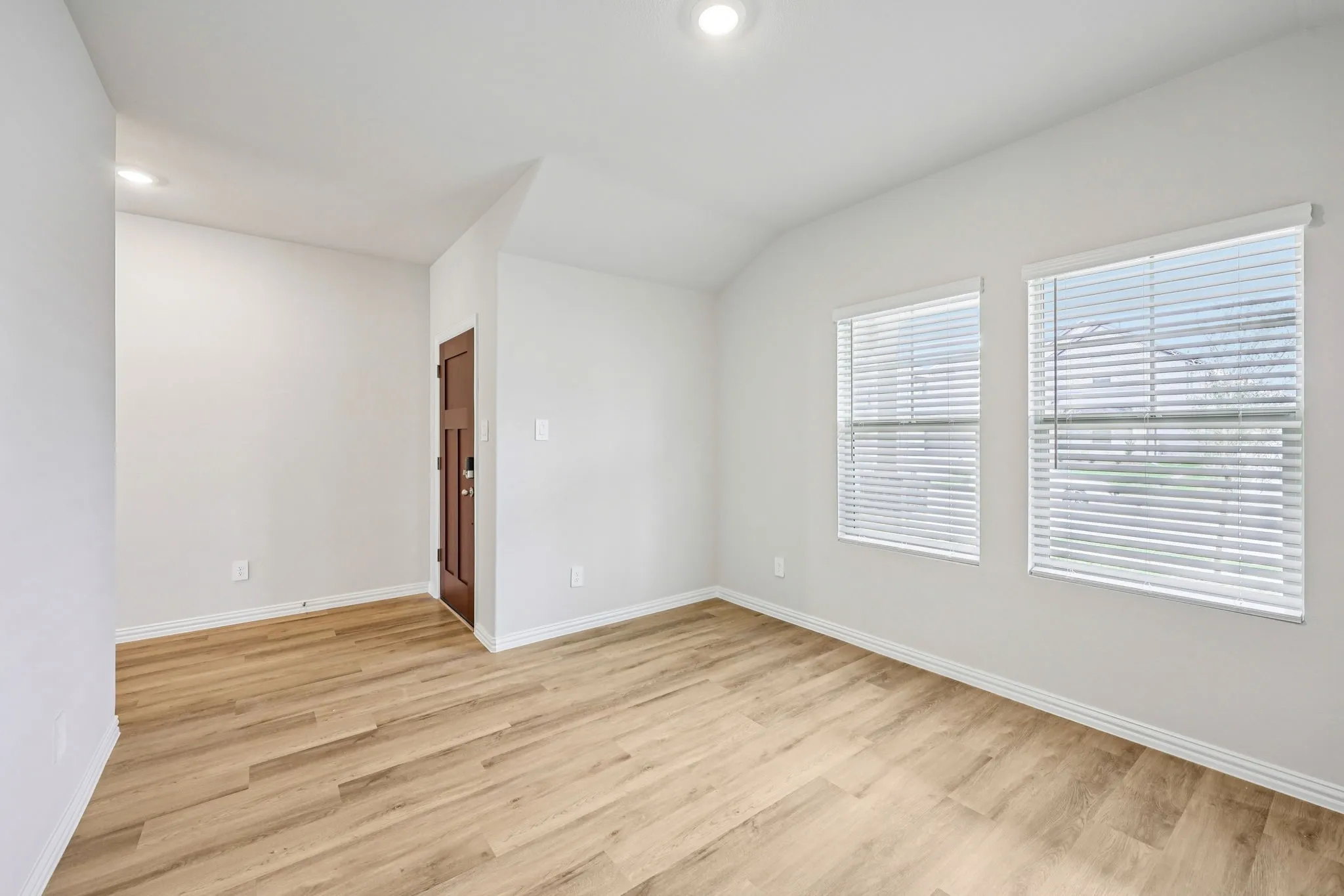  Photo is not of the actual home, but is an inspirational photo of builder’s model home and may depict options, furnishings, and/or decorator features that are not included.
