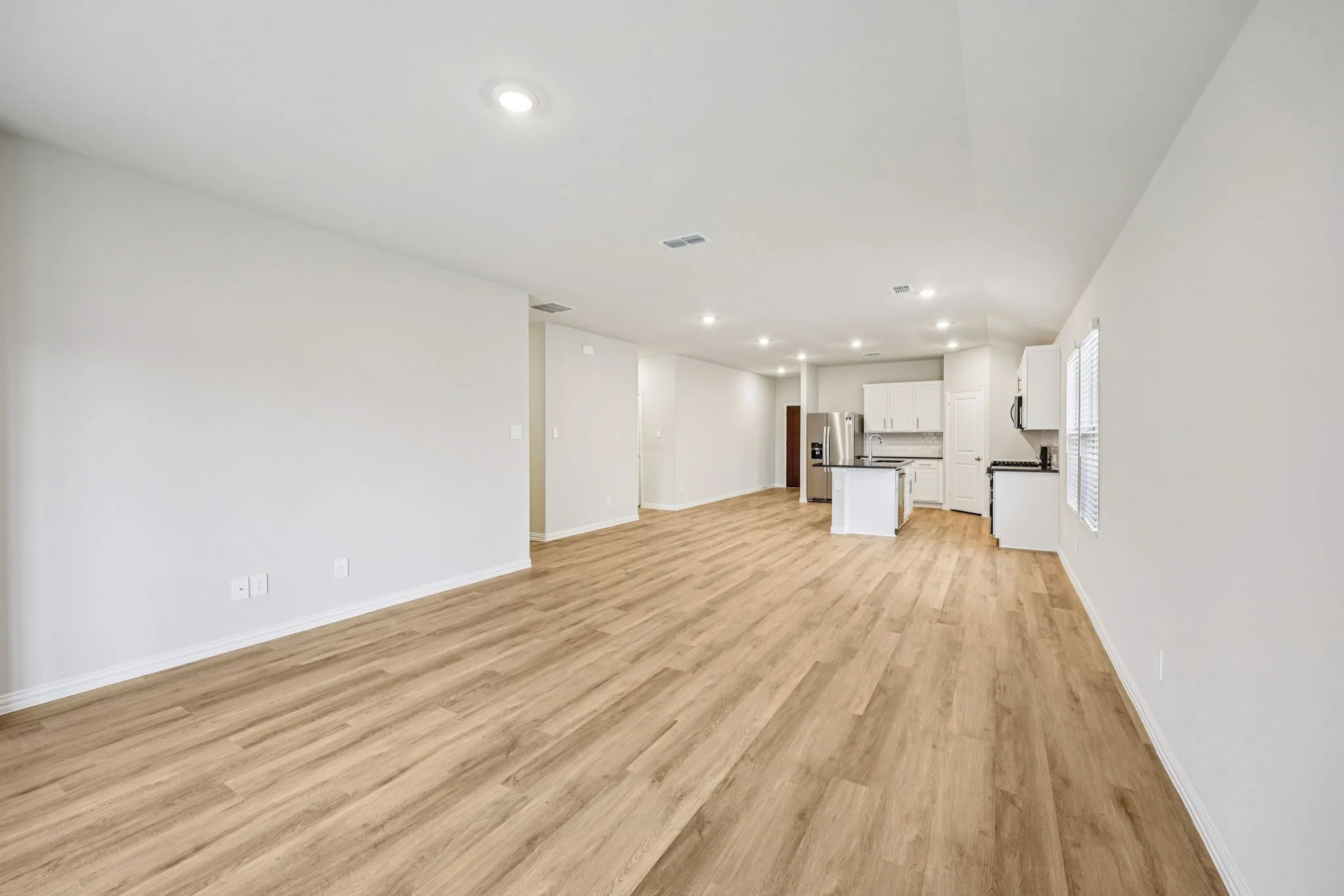  Photo is not of the actual home, but is an inspirational photo of builder’s model home and may depict options, furnishings, and/or decorator features that are not included.
