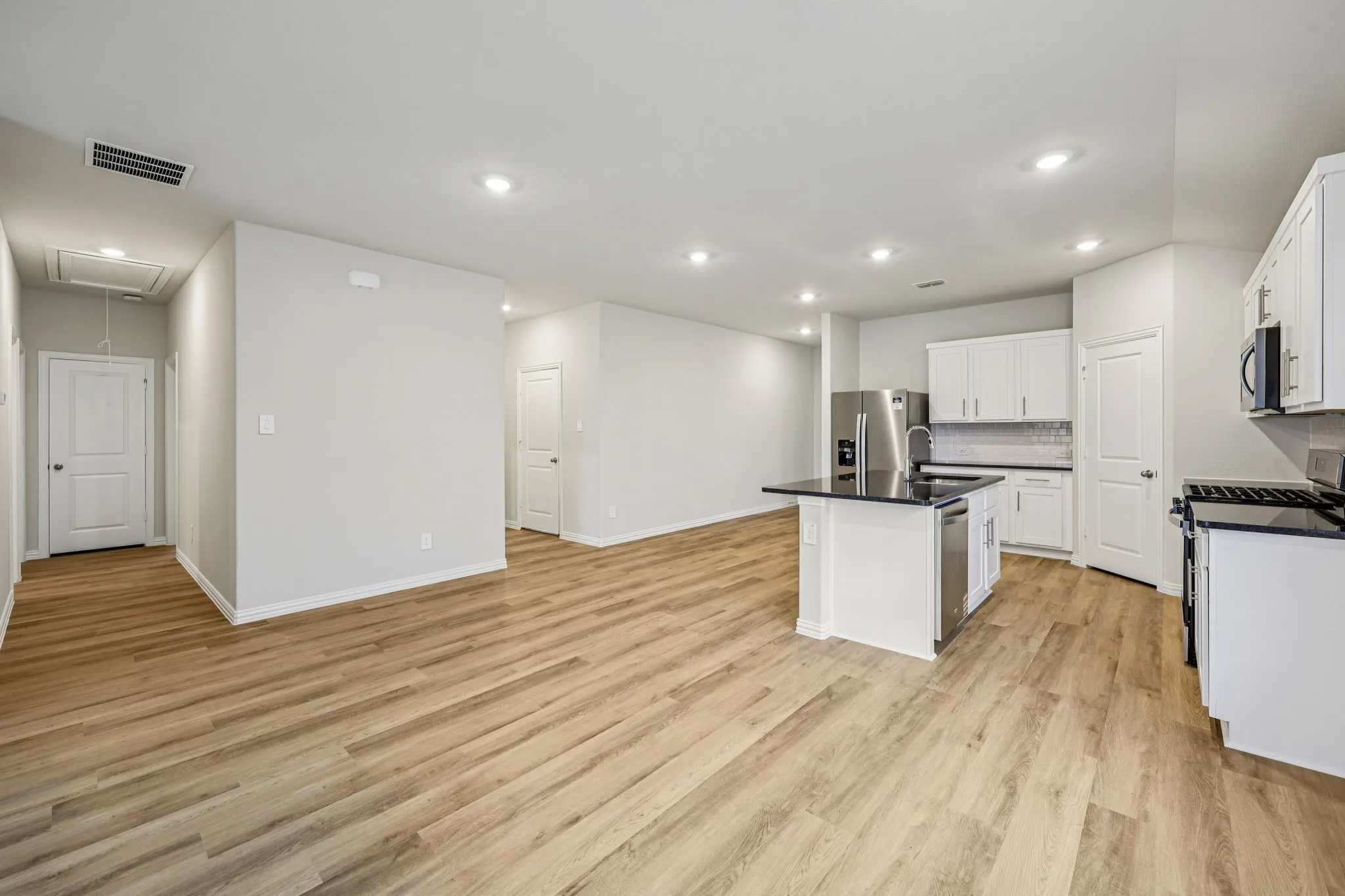  Photo is not of the actual home, but is an inspirational photo of builder’s model home and may depict options, furnishings, and/or decorator features that are not included.
