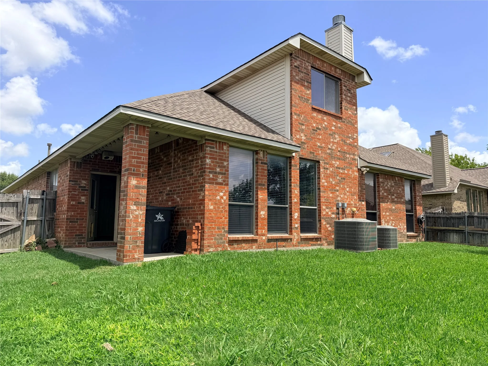 Single Family Residence For Rent in Tarrant County , 1716 Deer Crossing Drive, Arlington, Texas 76002, 3 Bedroom, 3 Bathroom, 2 Garage spaces, 2,417 Sqft, built in 2008, mls#21322138, Real Estate Agent in Arlington, Homes For Rent in Tarrant county, Homes For Rent in Arlington, Realtor in Arlington Texas, Real Estate Brokerage Independent Realty Texas, Luminita Cordes Realtor