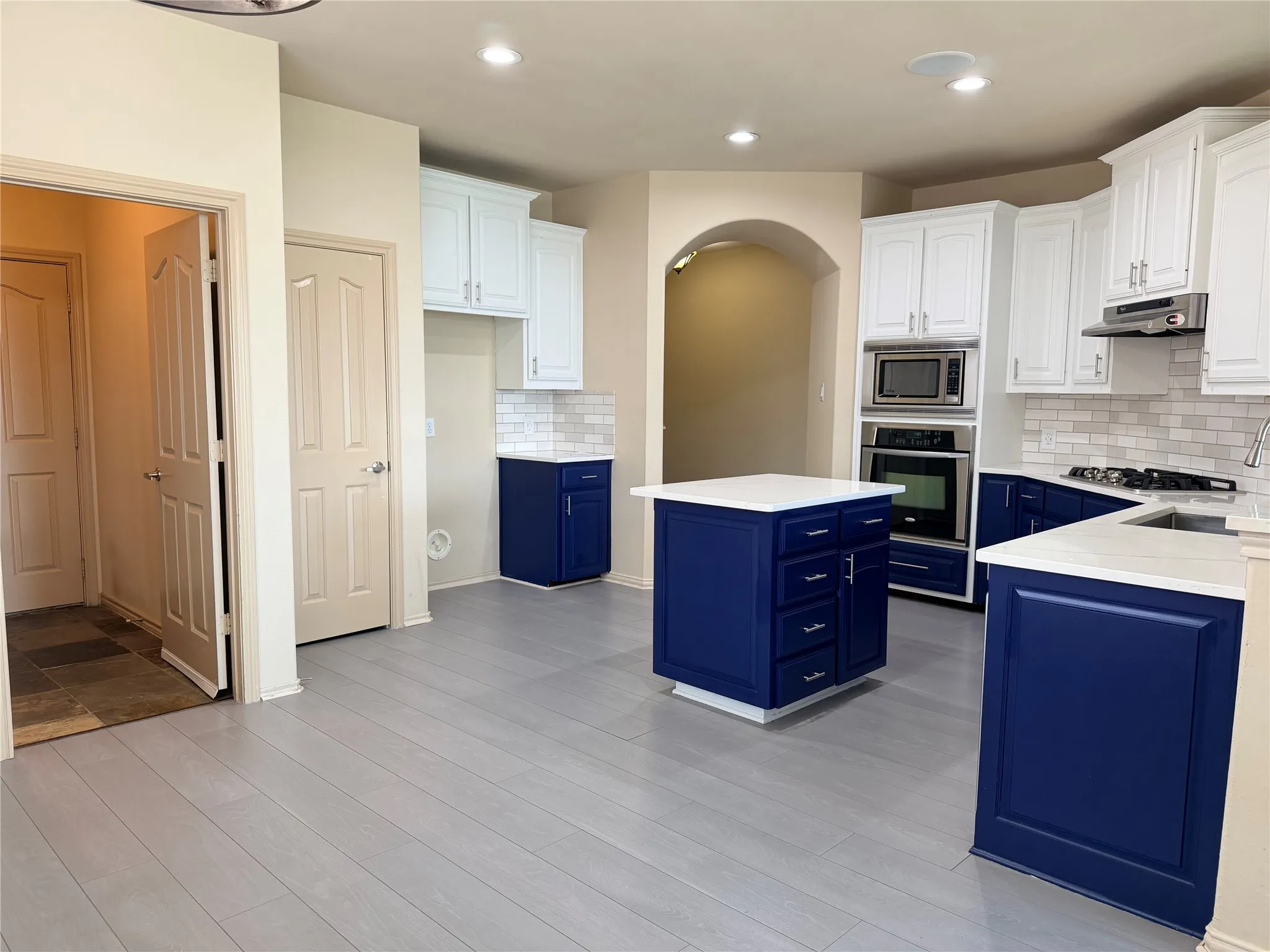 Single Family Residence For Rent in Tarrant County , 1716 Deer Crossing Drive, Arlington, Texas 76002, 3 Bedroom, 3 Bathroom, 2 Garage spaces, 2,417 Sqft, built in 2008, mls#21322138, Real Estate Agent in Arlington, Homes For Rent in Tarrant county, Homes For Rent in Arlington, Realtor in Arlington Texas, Real Estate Brokerage Independent Realty Texas, Luminita Cordes Realtor