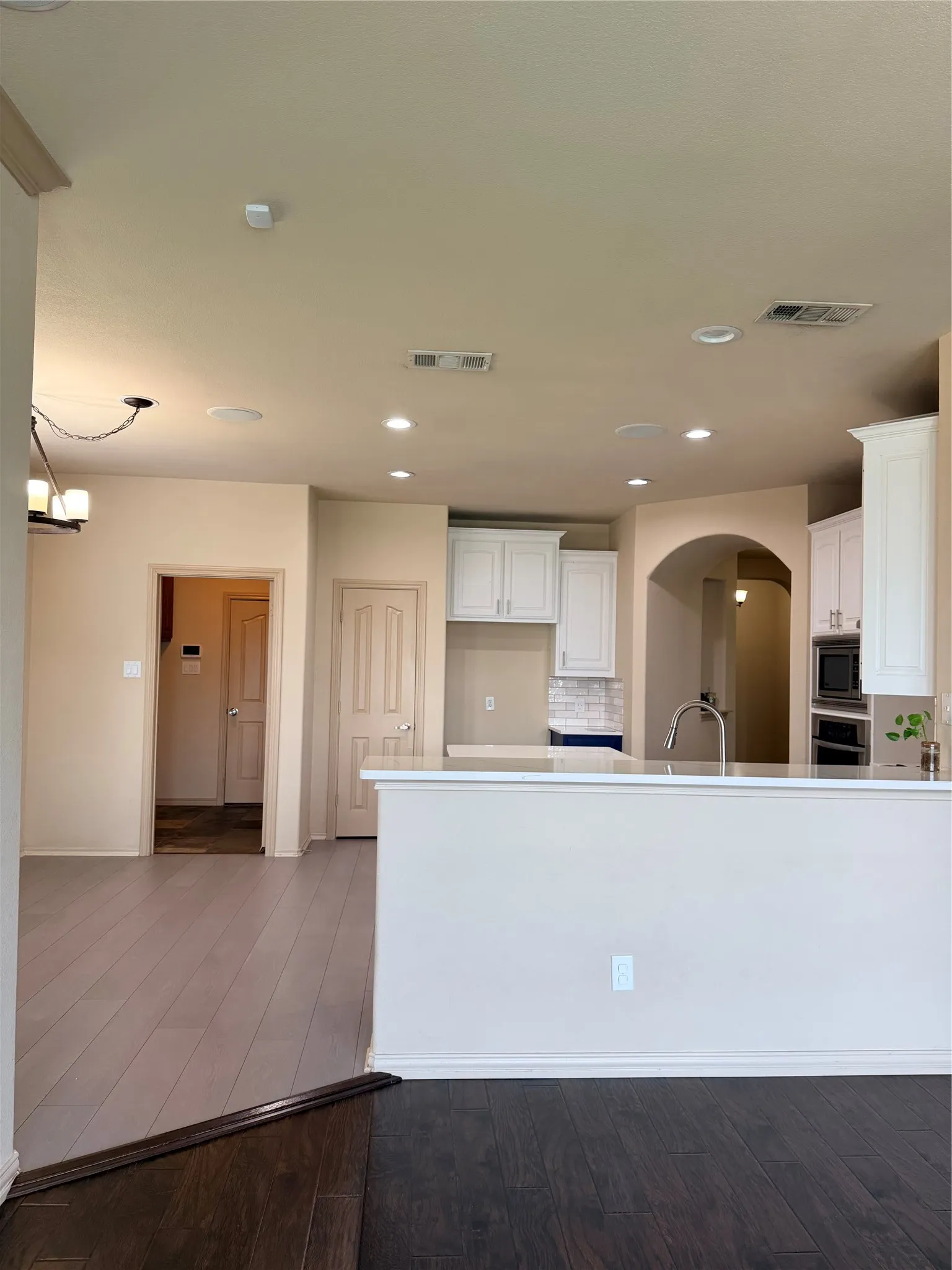 Single Family Residence For Rent in Tarrant County , 1716 Deer Crossing Drive, Arlington, Texas 76002, 3 Bedroom, 3 Bathroom, 2 Garage spaces, 2,417 Sqft, built in 2008, mls#21322138, Real Estate Agent in Arlington, Homes For Rent in Tarrant county, Homes For Rent in Arlington, Realtor in Arlington Texas, Real Estate Brokerage Independent Realty Texas, Luminita Cordes Realtor
