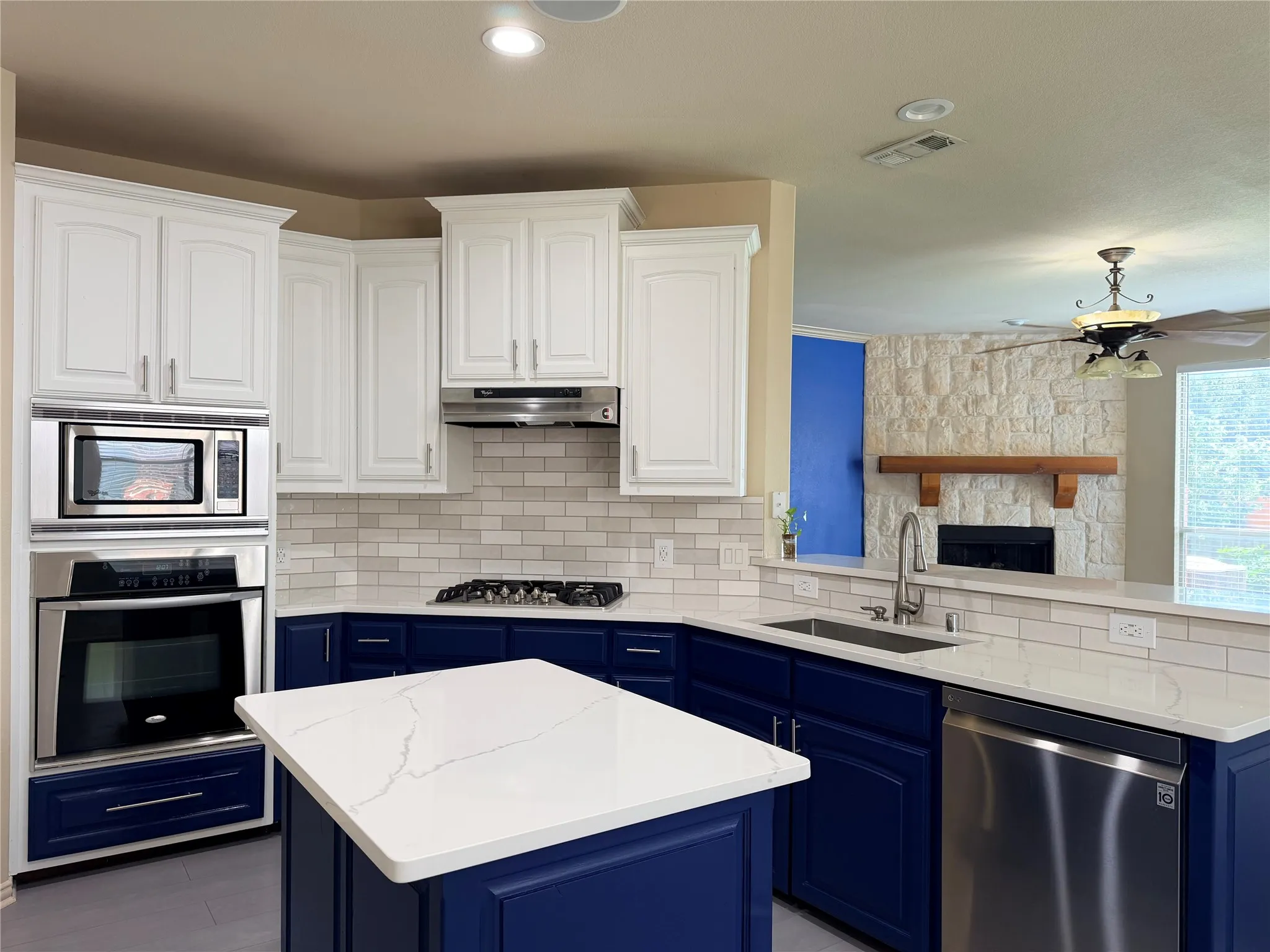 Single Family Residence For Rent in Tarrant County , 1716 Deer Crossing Drive, Arlington, Texas 76002, 3 Bedroom, 3 Bathroom, 2 Garage spaces, 2,417 Sqft, built in 2008, mls#21322138, Real Estate Agent in Arlington, Homes For Rent in Tarrant county, Homes For Rent in Arlington, Realtor in Arlington Texas, Real Estate Brokerage Independent Realty Texas, Luminita Cordes Realtor