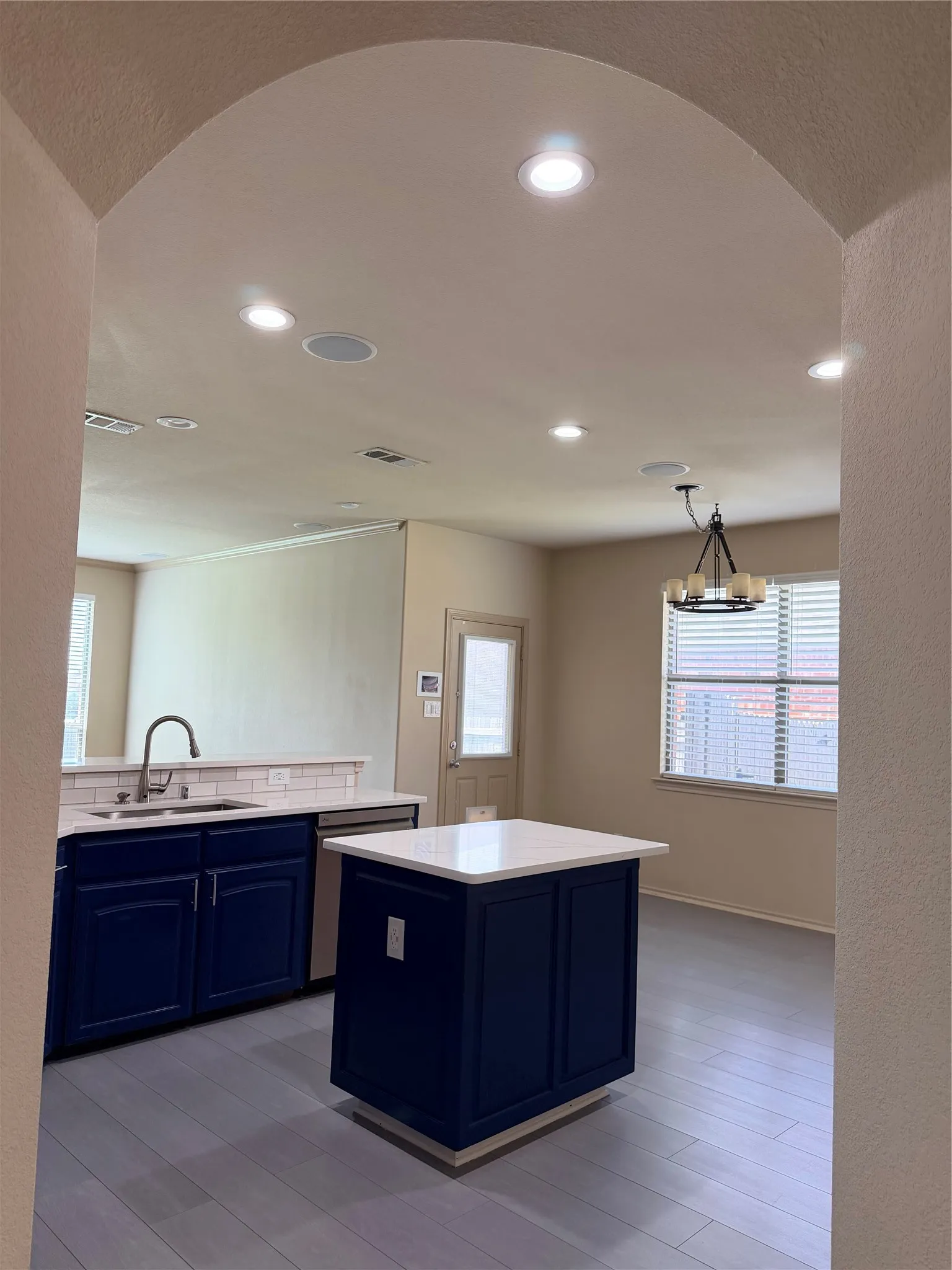 Single Family Residence For Rent in Tarrant County , 1716 Deer Crossing Drive, Arlington, Texas 76002, 3 Bedroom, 3 Bathroom, 2 Garage spaces, 2,417 Sqft, built in 2008, mls#21322138, Real Estate Agent in Arlington, Homes For Rent in Tarrant county, Homes For Rent in Arlington, Realtor in Arlington Texas, Real Estate Brokerage Independent Realty Texas, Luminita Cordes Realtor