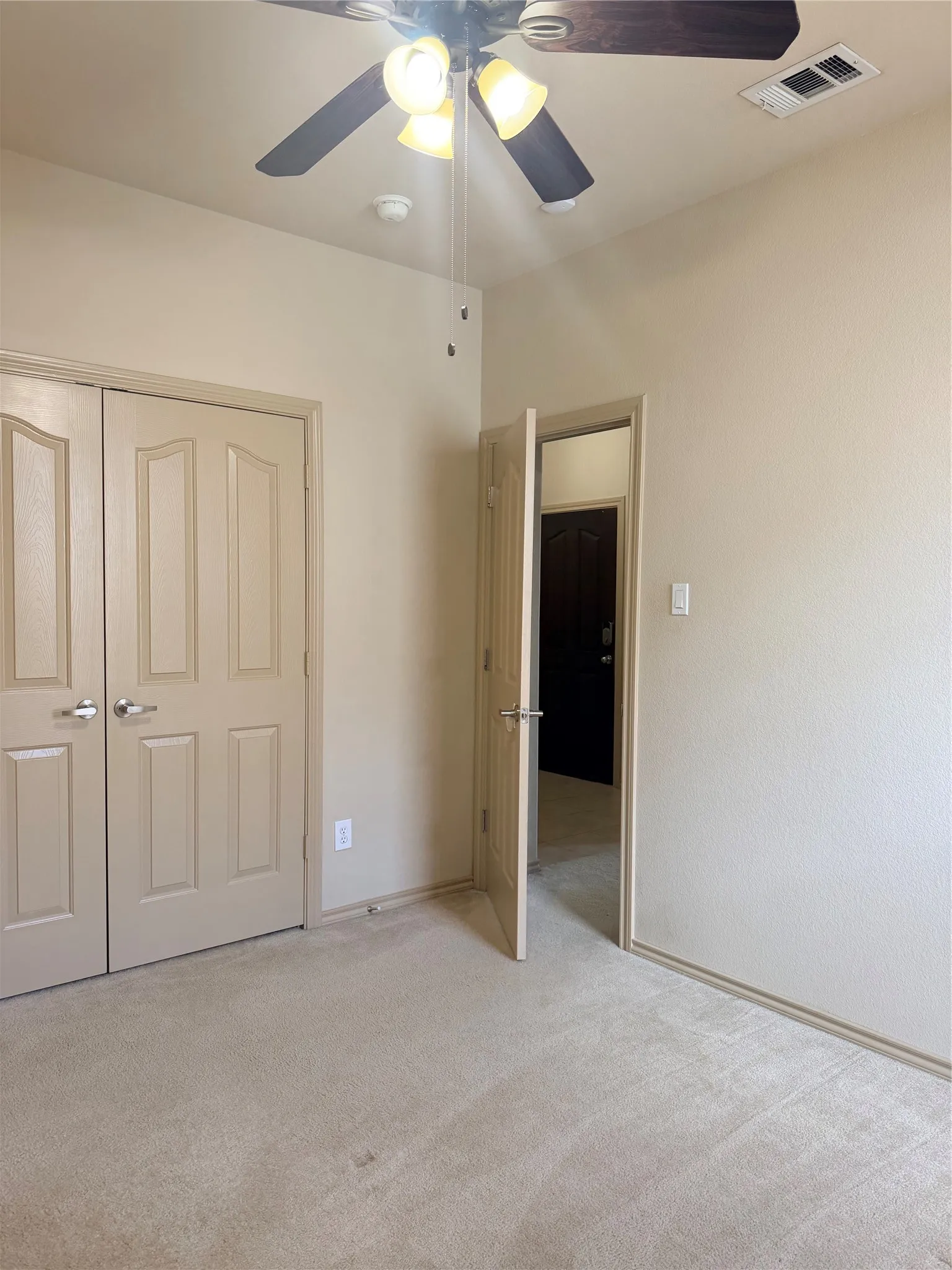 Single Family Residence For Rent in Tarrant County , 1716 Deer Crossing Drive, Arlington, Texas 76002, 3 Bedroom, 3 Bathroom, 2 Garage spaces, 2,417 Sqft, built in 2008, mls#21322138, Real Estate Agent in Arlington, Homes For Rent in Tarrant county, Homes For Rent in Arlington, Realtor in Arlington Texas, Real Estate Brokerage Independent Realty Texas, Luminita Cordes Realtor