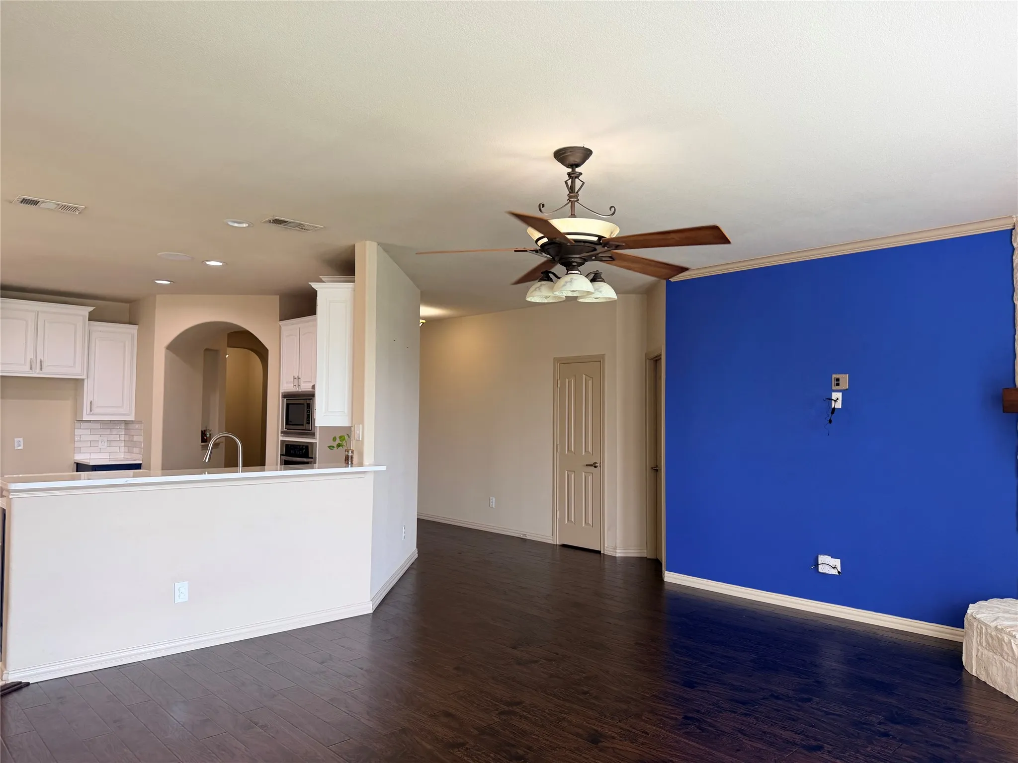 Single Family Residence For Rent in Tarrant County , 1716 Deer Crossing Drive, Arlington, Texas 76002, 3 Bedroom, 3 Bathroom, 2 Garage spaces, 2,417 Sqft, built in 2008, mls#21322138, Real Estate Agent in Arlington, Homes For Rent in Tarrant county, Homes For Rent in Arlington, Realtor in Arlington Texas, Real Estate Brokerage Independent Realty Texas, Luminita Cordes Realtor