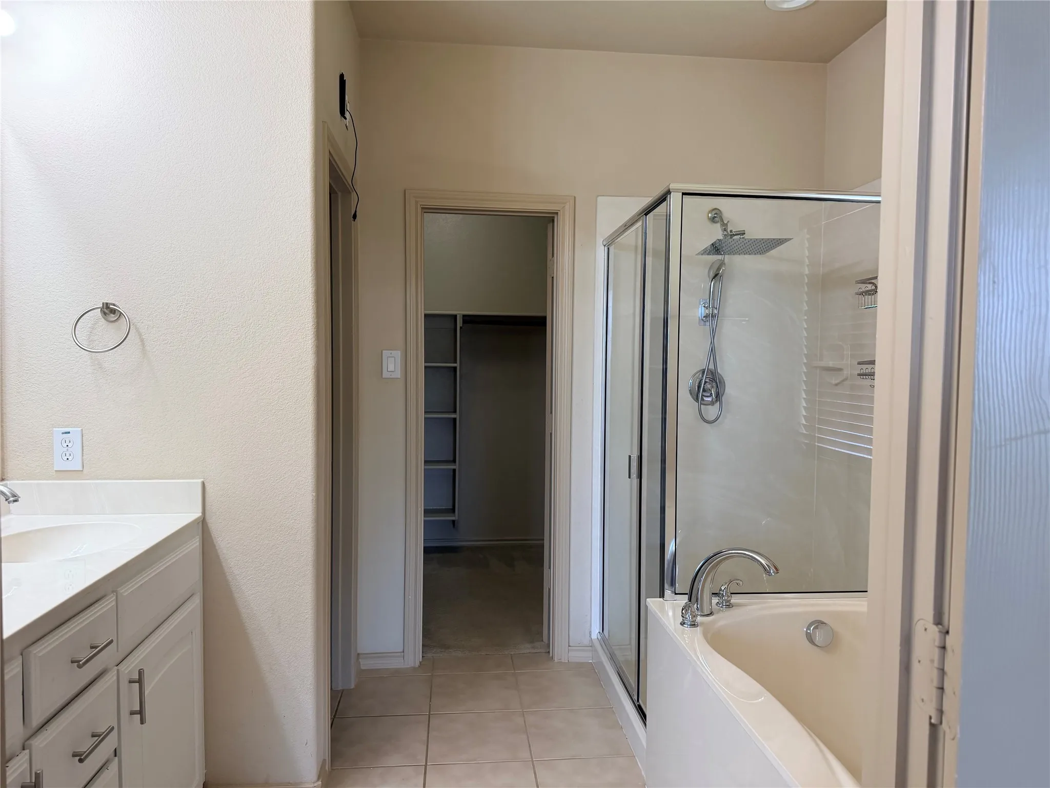 Single Family Residence For Rent in Tarrant County , 1716 Deer Crossing Drive, Arlington, Texas 76002, 3 Bedroom, 3 Bathroom, 2 Garage spaces, 2,417 Sqft, built in 2008, mls#21322138, Real Estate Agent in Arlington, Homes For Rent in Tarrant county, Homes For Rent in Arlington, Realtor in Arlington Texas, Real Estate Brokerage Independent Realty Texas, Luminita Cordes Realtor