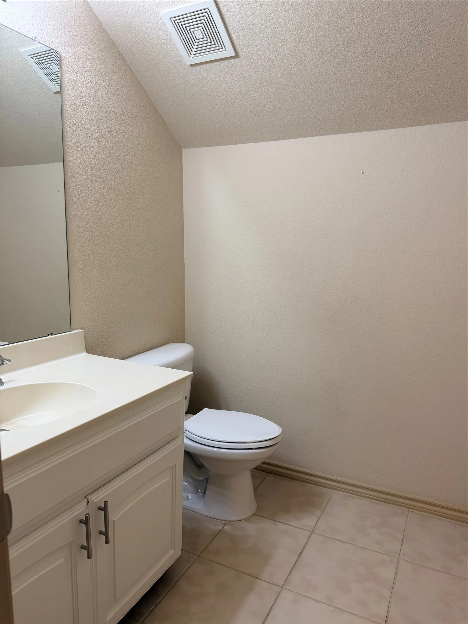 Single Family Residence For Rent in Tarrant County , 1716 Deer Crossing Drive, Arlington, Texas 76002, 3 Bedroom, 3 Bathroom, 2 Garage spaces, 2,417 Sqft, built in 2008, mls#21322138, Real Estate Agent in Arlington, Homes For Rent in Tarrant county, Homes For Rent in Arlington, Realtor in Arlington Texas, Real Estate Brokerage Independent Realty Texas, Luminita Cordes Realtor