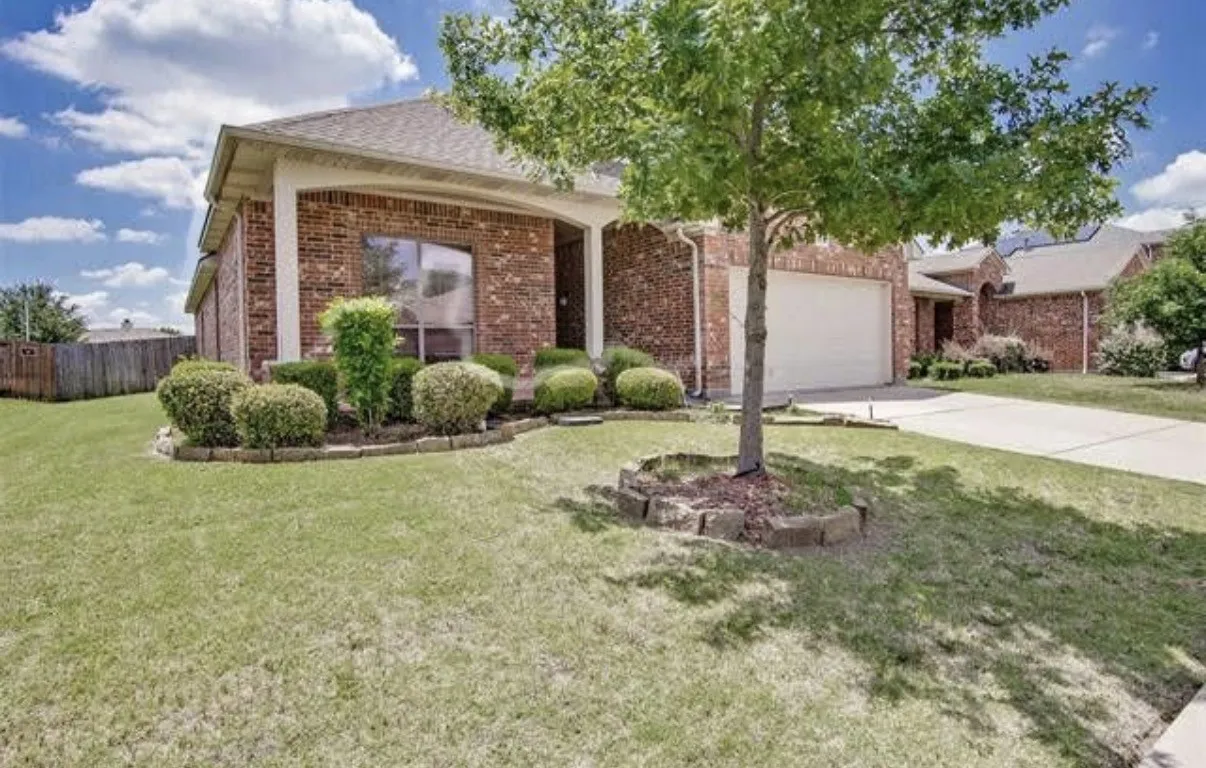 Single Family Residence For Rent in Tarrant County , 1716 Deer Crossing Drive, Arlington, Texas 76002, 3 Bedroom, 3 Bathroom, 2 Garage spaces, 2,417 Sqft, built in 2008, mls#21322138, Real Estate Agent in Arlington, Homes For Rent in Tarrant county, Homes For Rent in Arlington, Realtor in Arlington Texas, Real Estate Brokerage Independent Realty Texas, Luminita Cordes Realtor