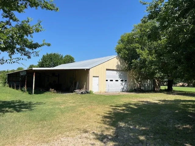 Single Family Residence For Sale in Cooke County , 6477 W FM 922, Valley View, Texas 76272, 3 Bedrooms, 2 Bathrooms, Garage spaces, 2,806 Sqft, built in 1950, Price $649,000, mls#21322170, Real Estate Agent in Valley View, Homes For Sale in Cooke county, Homes For Sale in Valley View, Realtor in Valley View Texas, Real Estate Brokerage Independent Realty Texas, Luminita Cordes Realtor
