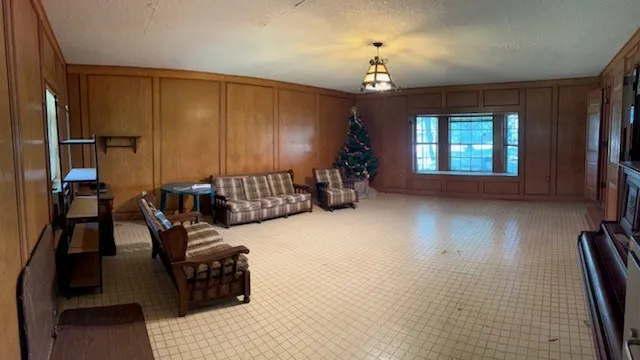Single Family Residence For Sale in Cooke County , 6477 W FM 922, Valley View, Texas 76272, 3 Bedrooms, 2 Bathrooms, Garage spaces, 2,806 Sqft, built in 1950, Price $649,000, mls#21322170, Real Estate Agent in Valley View, Homes For Sale in Cooke county, Homes For Sale in Valley View, Realtor in Valley View Texas, Real Estate Brokerage Independent Realty Texas, Luminita Cordes Realtor