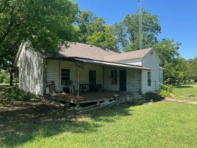 Single Family Residence For Sale in Cooke County , 6477 W FM 922, Valley View, Texas 76272, 3 Bedrooms, 2 Bathrooms, Garage spaces, 2,806 Sqft, built in 1950, Price $649,000, mls#21322170, Real Estate Agent in Valley View, Homes For Sale in Cooke county, Homes For Sale in Valley View, Realtor in Valley View Texas, Real Estate Brokerage Independent Realty Texas, Luminita Cordes Realtor