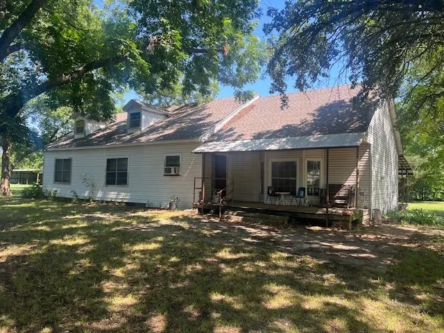Single Family Residence For Sale in Cooke County , 6477 W FM 922, Valley View, Texas 76272, 3 Bedrooms, 2 Bathrooms, Garage spaces, 2,806 Sqft, built in 1950, Price $649,000, mls#21322170, Real Estate Agent in Valley View, Homes For Sale in Cooke county, Homes For Sale in Valley View, Realtor in Valley View Texas, Real Estate Brokerage Independent Realty Texas, Luminita Cordes Realtor