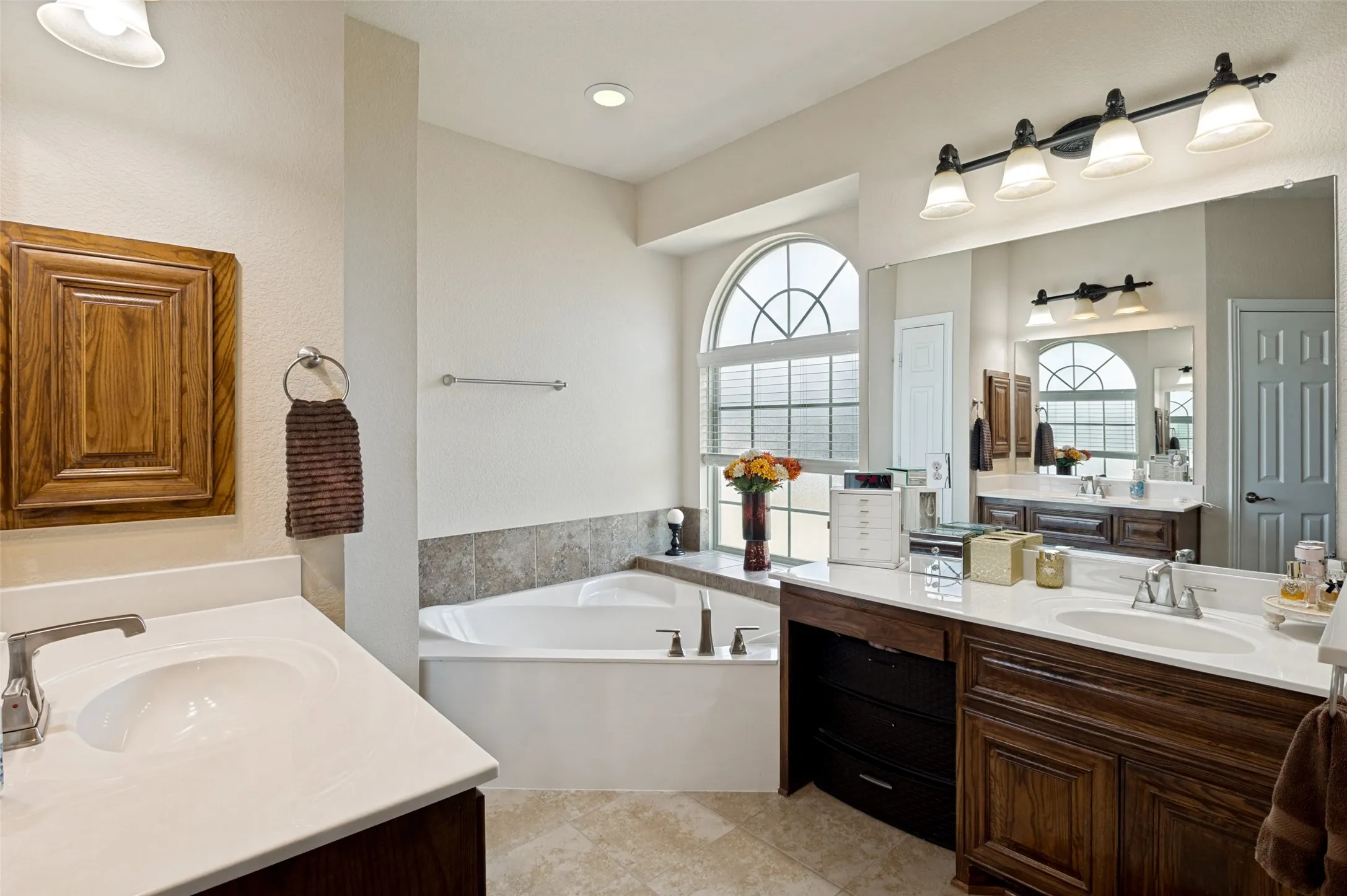 Single Family Residence For Sale in Ellis County , 3022 Le Manns Street, Midlothian, Texas 76065, 5 Bedroom, 4 Bathroom, 3 Garage spaces, 4,177 Sqft, built in 2016, mls#21322155, Real Estate Agent in Midlothian, Homes For Sale in Ellis county, Homes For Sale in Midlothian, Realtor in Midlothian Texas, Real Estate Brokerage Independent Realty Texas, Luminita Cordes Realtor