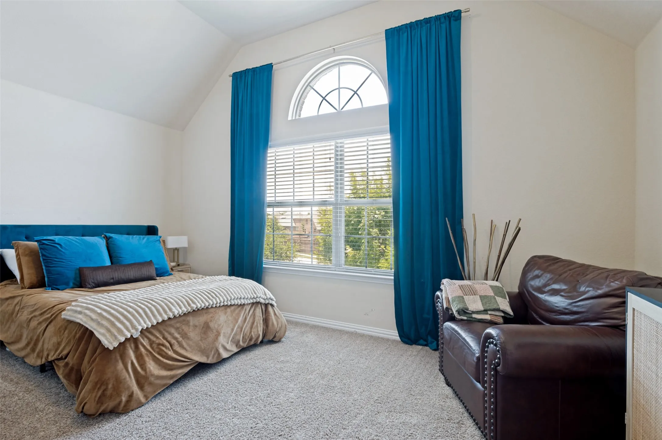 Single Family Residence For Sale in Ellis County , 3022 Le Manns Street, Midlothian, Texas 76065, 5 Bedroom, 4 Bathroom, 3 Garage spaces, 4,177 Sqft, built in 2016, mls#21322155, Real Estate Agent in Midlothian, Homes For Sale in Ellis county, Homes For Sale in Midlothian, Realtor in Midlothian Texas, Real Estate Brokerage Independent Realty Texas, Luminita Cordes Realtor