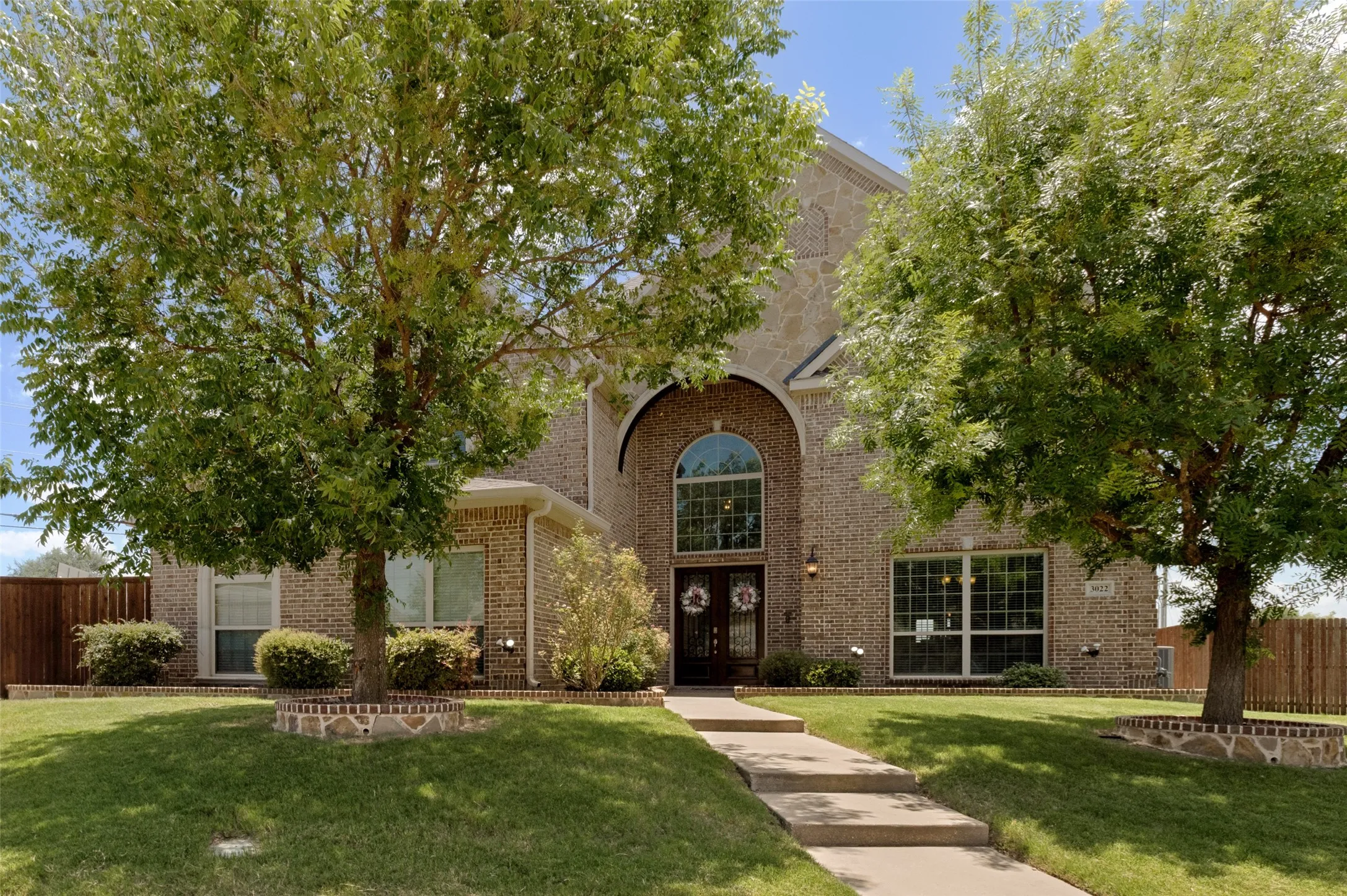 Single Family Residence For Sale in Ellis County , 3022 Le Manns Street, Midlothian, Texas 76065, 5 Bedroom, 4 Bathroom, 3 Garage spaces, 4,177 Sqft, built in 2016, mls#21322155, Real Estate Agent in Midlothian, Homes For Sale in Ellis county, Homes For Sale in Midlothian, Realtor in Midlothian Texas, Real Estate Brokerage Independent Realty Texas, Luminita Cordes Realtor