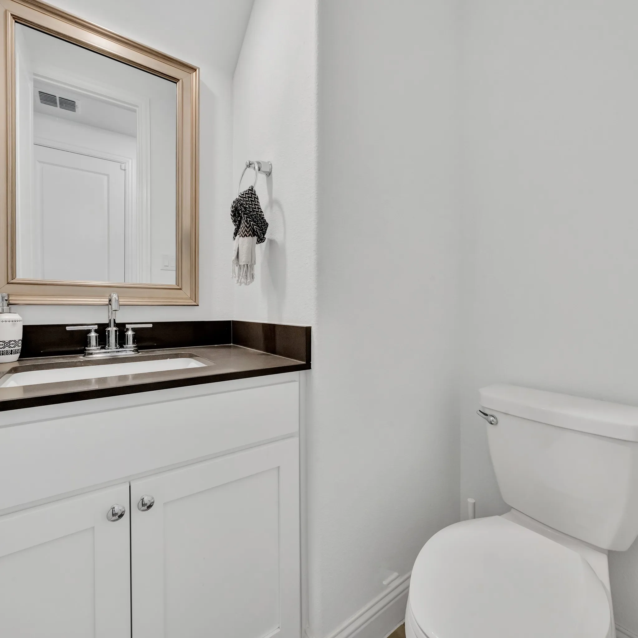 Single Family Residence For Rent in Denton County , 306 Dove Falls Drive, Argyle, Texas 76226, 3 Bedroom, 3 Bathroom, 2 Garage spaces, 2,736 Sqft, built in 2022, mls#21322175, Real Estate Agent in Argyle, Homes For Rent in Denton county, Homes For Rent in Argyle, Realtor in Argyle Texas, Real Estate Brokerage Independent Realty Texas, Luminita Cordes Realtor