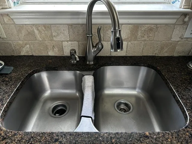 Single Family Residence For Sale in Mc Lennan County , 600 Durango Circle, Hewitt, Texas 76643, 3 Bedroom, 2 Bathroom, 2 Garage spaces, 1,828 Sqft, built in 2000, mls#21230376, Real Estate Agent in Hewitt, Homes For Sale in Mc Lennan county, Homes For Sale in Hewitt, Realtor in Hewitt Texas, Real Estate Brokerage Independent Realty Texas, Luminita Cordes Realtor