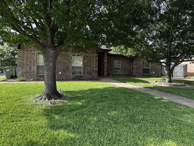 Single Family Residence For Sale in Mc Lennan County , 600 Durango Circle, Hewitt, Texas 76643, 3 Bedroom, 2 Bathroom, 2 Garage spaces, 1,828 Sqft, built in 2000, mls#21230376, Real Estate Agent in Hewitt, Homes For Sale in Mc Lennan county, Homes For Sale in Hewitt, Realtor in Hewitt Texas, Real Estate Brokerage Independent Realty Texas, Luminita Cordes Realtor