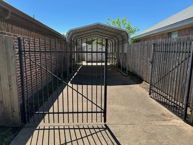 Single Family Residence For Sale in Mc Lennan County , 600 Durango Circle, Hewitt, Texas 76643, 3 Bedroom, 2 Bathroom, 2 Garage spaces, 1,828 Sqft, built in 2000, mls#21230376, Real Estate Agent in Hewitt, Homes For Sale in Mc Lennan county, Homes For Sale in Hewitt, Realtor in Hewitt Texas, Real Estate Brokerage Independent Realty Texas, Luminita Cordes Realtor