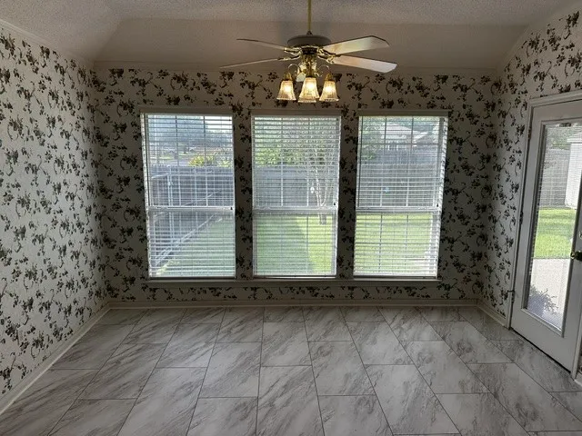 Single Family Residence For Sale in Mc Lennan County , 600 Durango Circle, Hewitt, Texas 76643, 3 Bedroom, 2 Bathroom, 2 Garage spaces, 1,828 Sqft, built in 2000, mls#21230376, Real Estate Agent in Hewitt, Homes For Sale in Mc Lennan county, Homes For Sale in Hewitt, Realtor in Hewitt Texas, Real Estate Brokerage Independent Realty Texas, Luminita Cordes Realtor