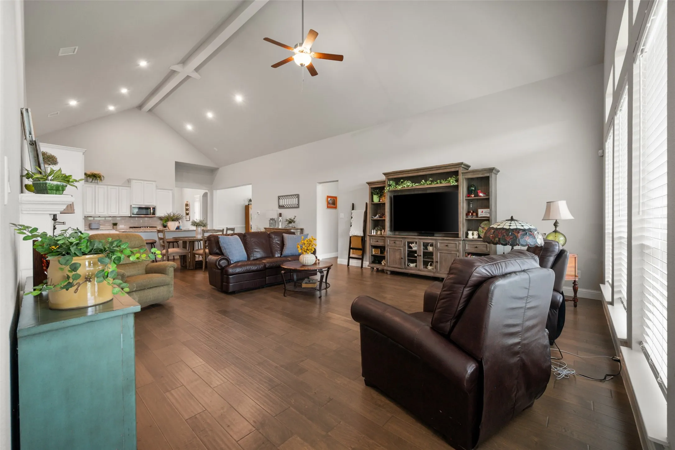 Single Family Residence For Sale in Tarrant County , 1921 Middleton Drive, Mansfield, Texas 76063, 4 Bedroom, 3 Bathroom, 2 Garage spaces, 2,921 Sqft, built in 2019, mls#21138456, Real Estate Agent in Mansfield, Homes For Sale in Tarrant county, Homes For Sale in Mansfield, Realtor in Mansfield Texas, Real Estate Brokerage Independent Realty Texas, Luminita Cordes Realtor