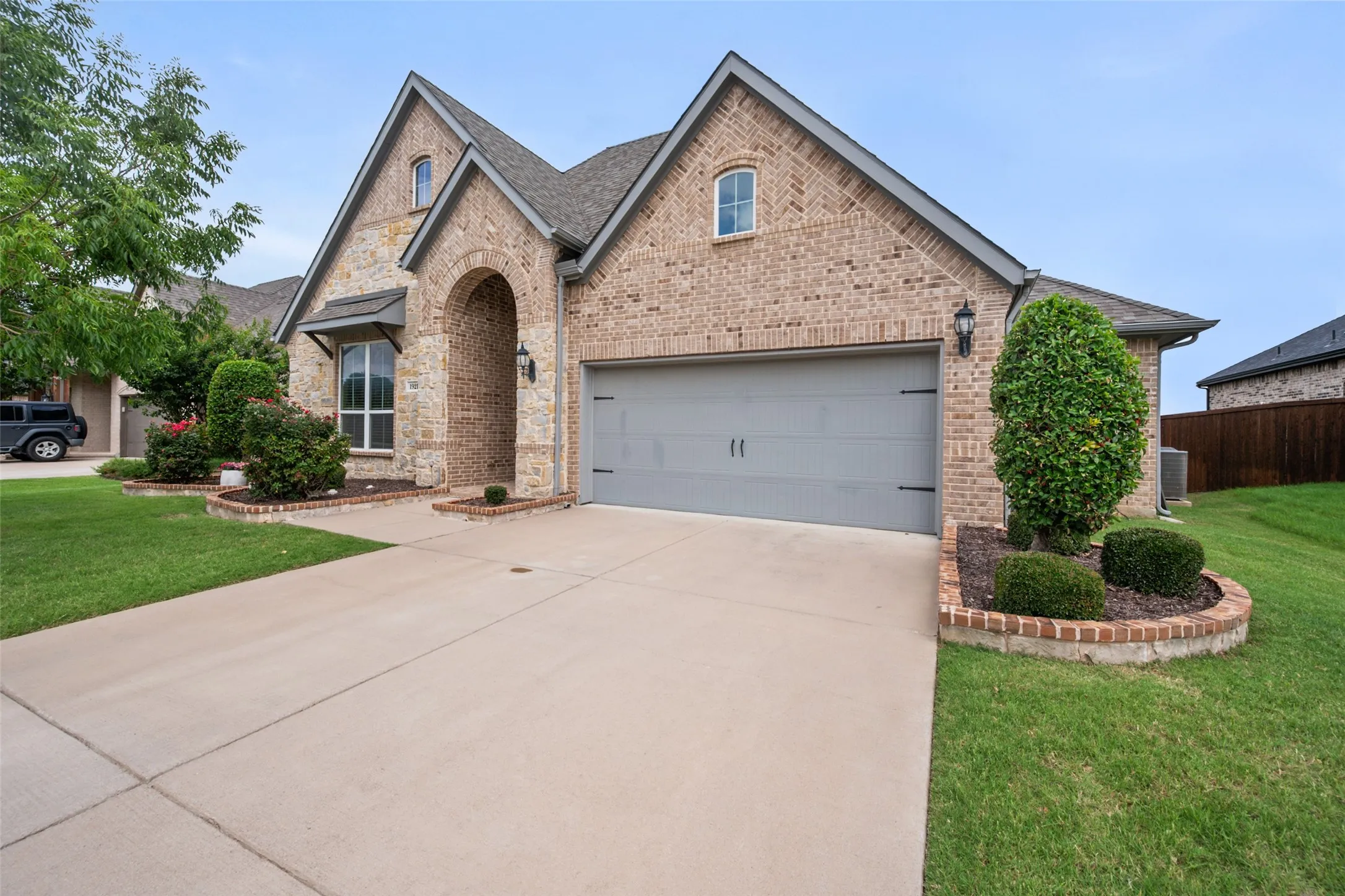 Single Family Residence For Sale in Tarrant County , 1921 Middleton Drive, Mansfield, Texas 76063, 4 Bedroom, 3 Bathroom, 2 Garage spaces, 2,921 Sqft, built in 2019, mls#21138456, Real Estate Agent in Mansfield, Homes For Sale in Tarrant county, Homes For Sale in Mansfield, Realtor in Mansfield Texas, Real Estate Brokerage Independent Realty Texas, Luminita Cordes Realtor