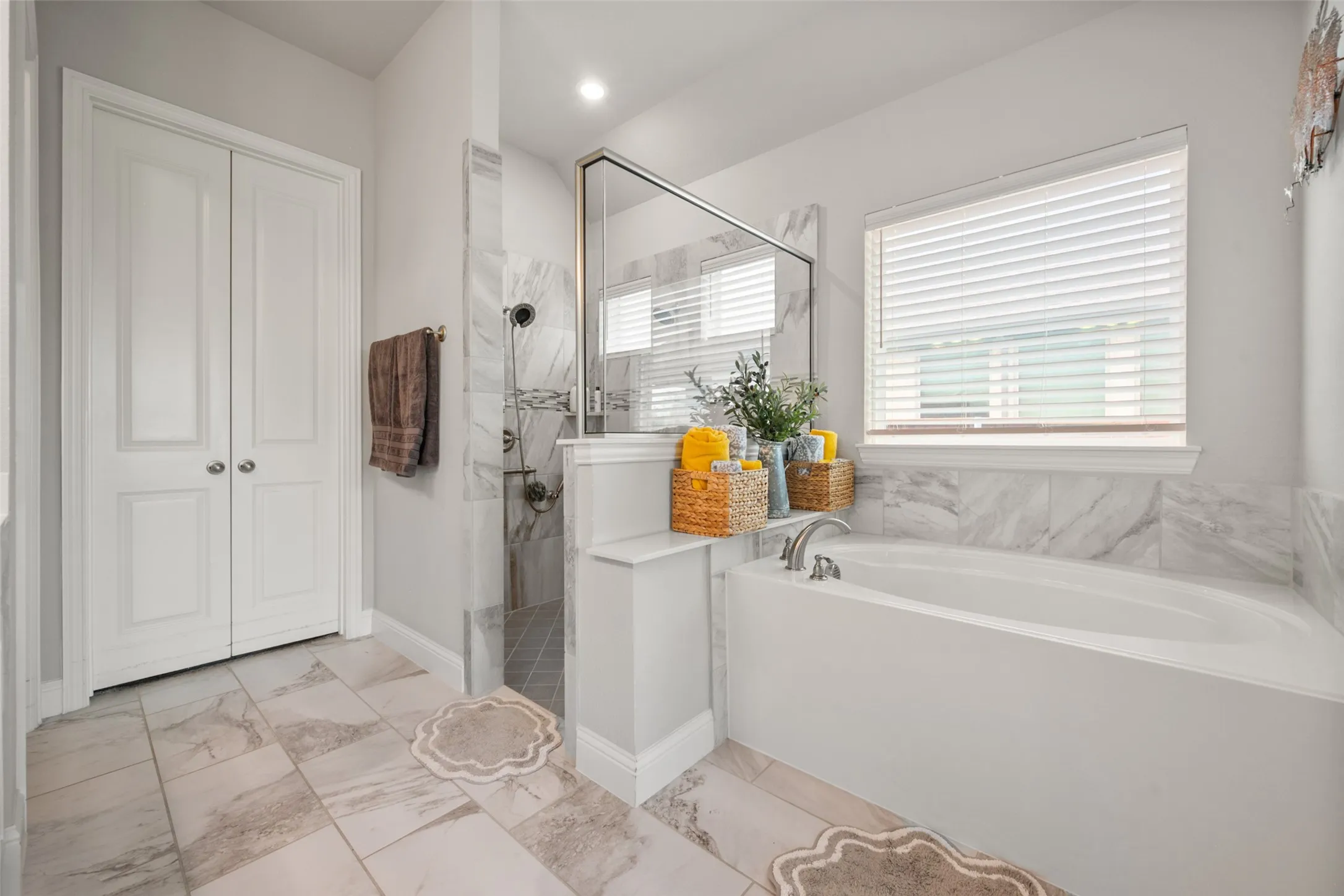 Single Family Residence For Sale in Tarrant County , 1921 Middleton Drive, Mansfield, Texas 76063, 4 Bedroom, 3 Bathroom, 2 Garage spaces, 2,921 Sqft, built in 2019, mls#21138456, Real Estate Agent in Mansfield, Homes For Sale in Tarrant county, Homes For Sale in Mansfield, Realtor in Mansfield Texas, Real Estate Brokerage Independent Realty Texas, Luminita Cordes Realtor