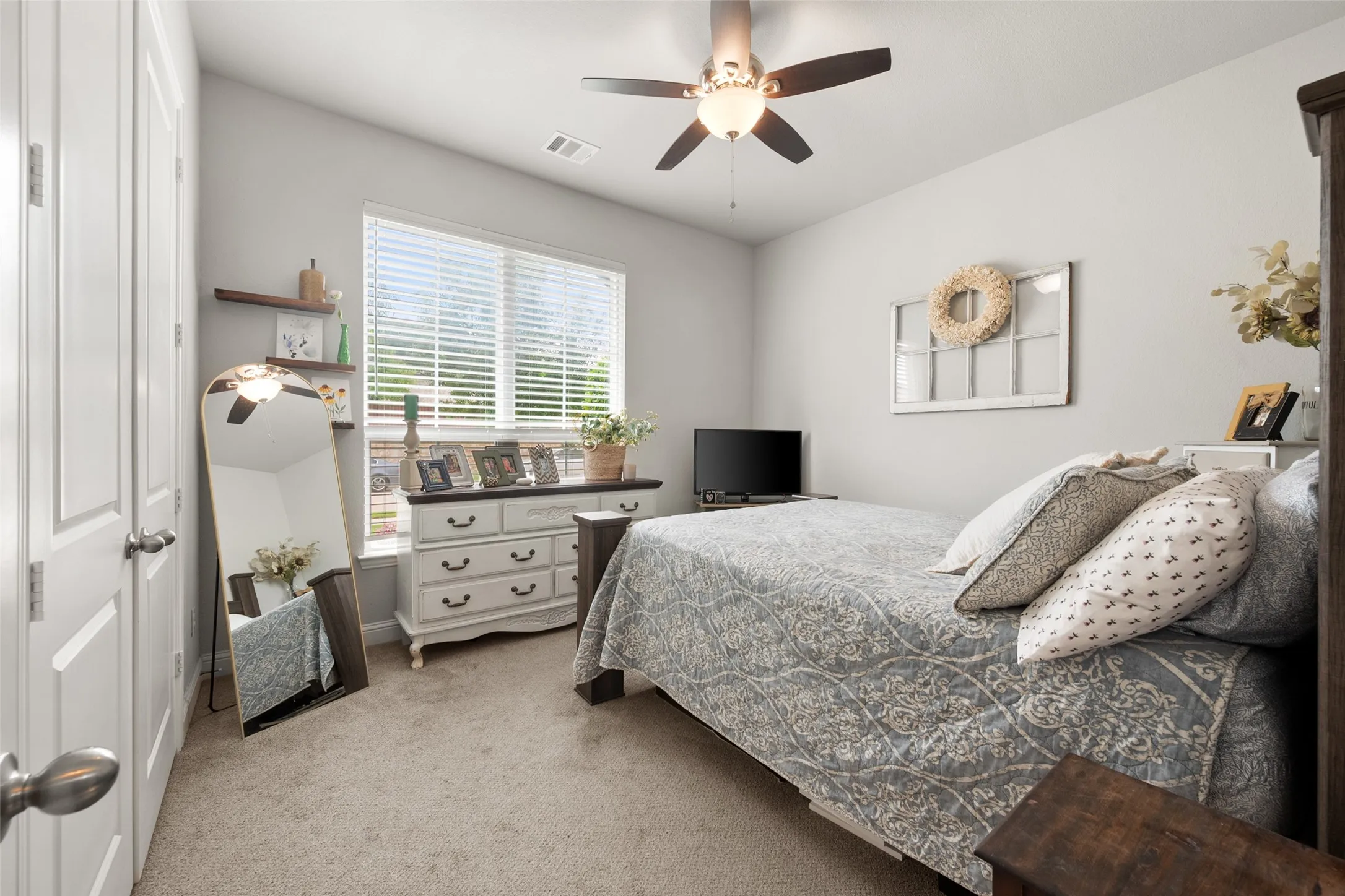 Single Family Residence For Sale in Tarrant County , 1921 Middleton Drive, Mansfield, Texas 76063, 4 Bedroom, 3 Bathroom, 2 Garage spaces, 2,921 Sqft, built in 2019, mls#21138456, Real Estate Agent in Mansfield, Homes For Sale in Tarrant county, Homes For Sale in Mansfield, Realtor in Mansfield Texas, Real Estate Brokerage Independent Realty Texas, Luminita Cordes Realtor