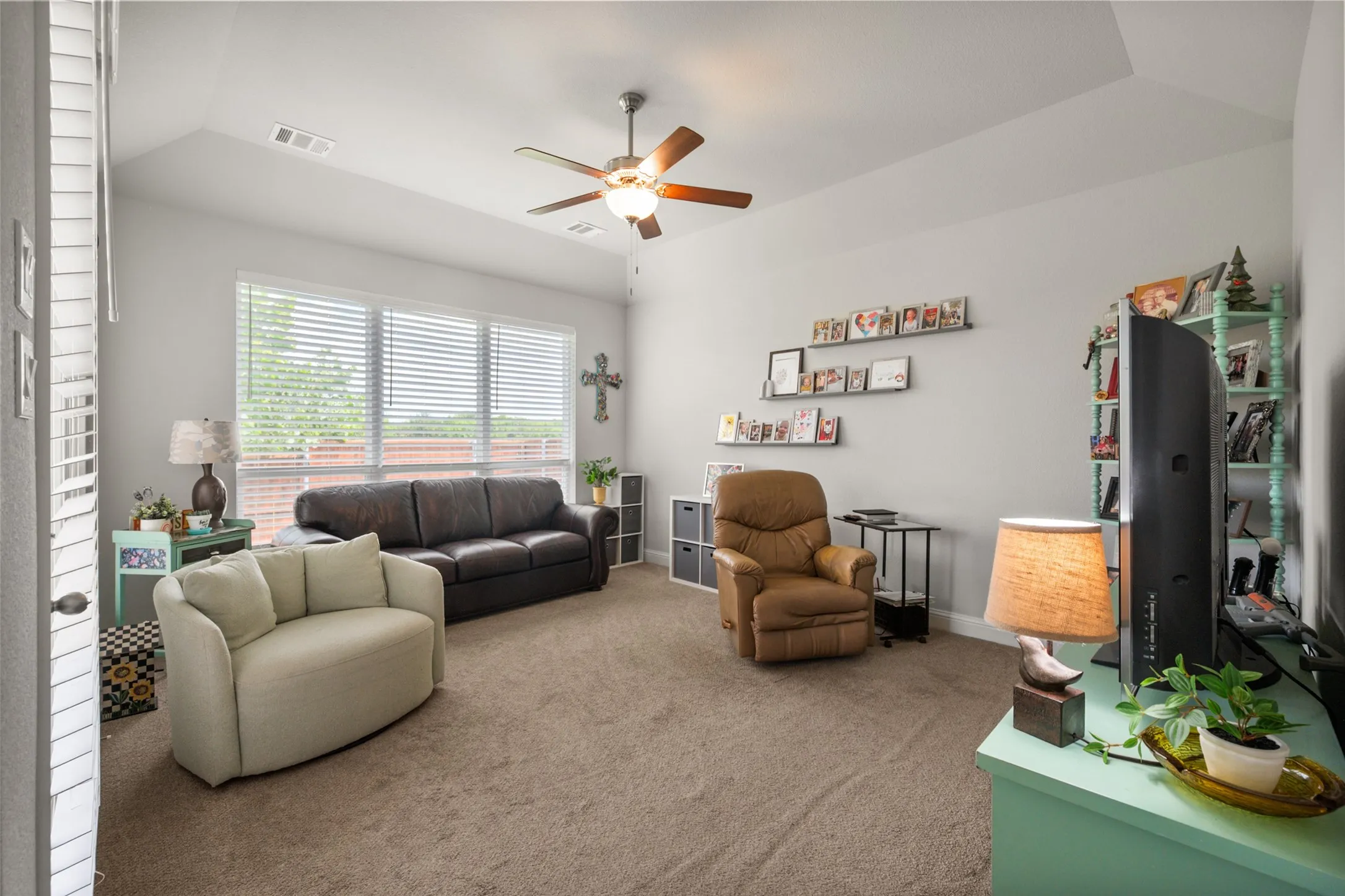 Single Family Residence For Sale in Tarrant County , 1921 Middleton Drive, Mansfield, Texas 76063, 4 Bedroom, 3 Bathroom, 2 Garage spaces, 2,921 Sqft, built in 2019, mls#21138456, Real Estate Agent in Mansfield, Homes For Sale in Tarrant county, Homes For Sale in Mansfield, Realtor in Mansfield Texas, Real Estate Brokerage Independent Realty Texas, Luminita Cordes Realtor