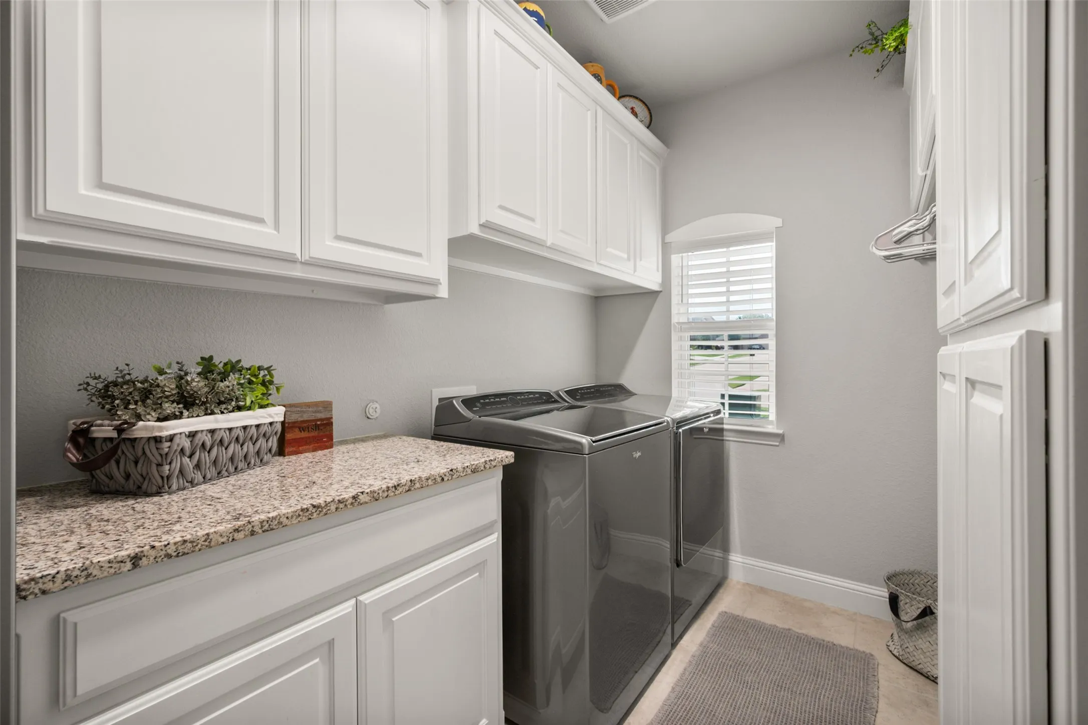 Single Family Residence For Sale in Tarrant County , 1921 Middleton Drive, Mansfield, Texas 76063, 4 Bedroom, 3 Bathroom, 2 Garage spaces, 2,921 Sqft, built in 2019, mls#21138456, Real Estate Agent in Mansfield, Homes For Sale in Tarrant county, Homes For Sale in Mansfield, Realtor in Mansfield Texas, Real Estate Brokerage Independent Realty Texas, Luminita Cordes Realtor