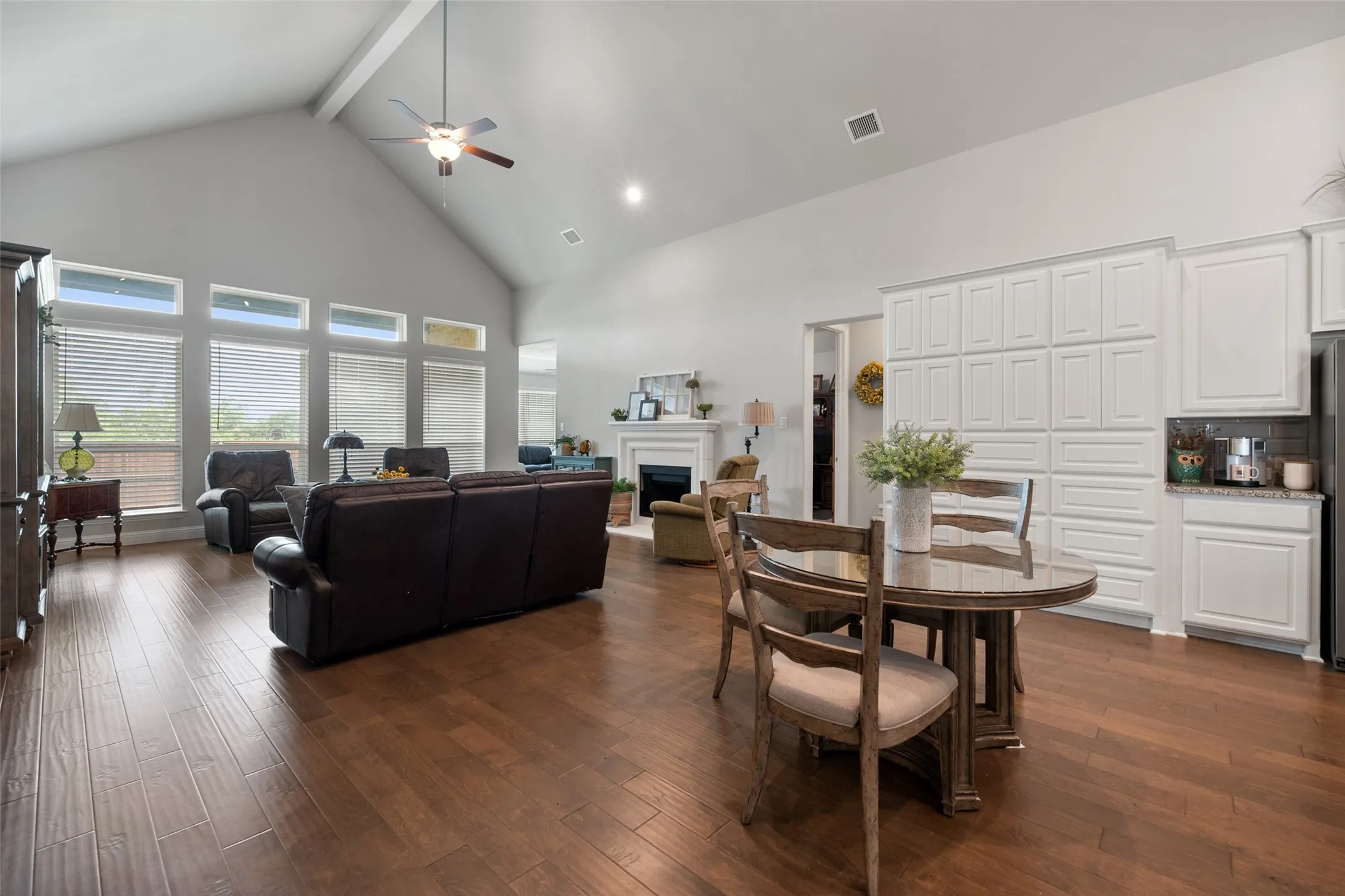Single Family Residence For Sale in Tarrant County , 1921 Middleton Drive, Mansfield, Texas 76063, 4 Bedroom, 3 Bathroom, 2 Garage spaces, 2,921 Sqft, built in 2019, mls#21138456, Real Estate Agent in Mansfield, Homes For Sale in Tarrant county, Homes For Sale in Mansfield, Realtor in Mansfield Texas, Real Estate Brokerage Independent Realty Texas, Luminita Cordes Realtor