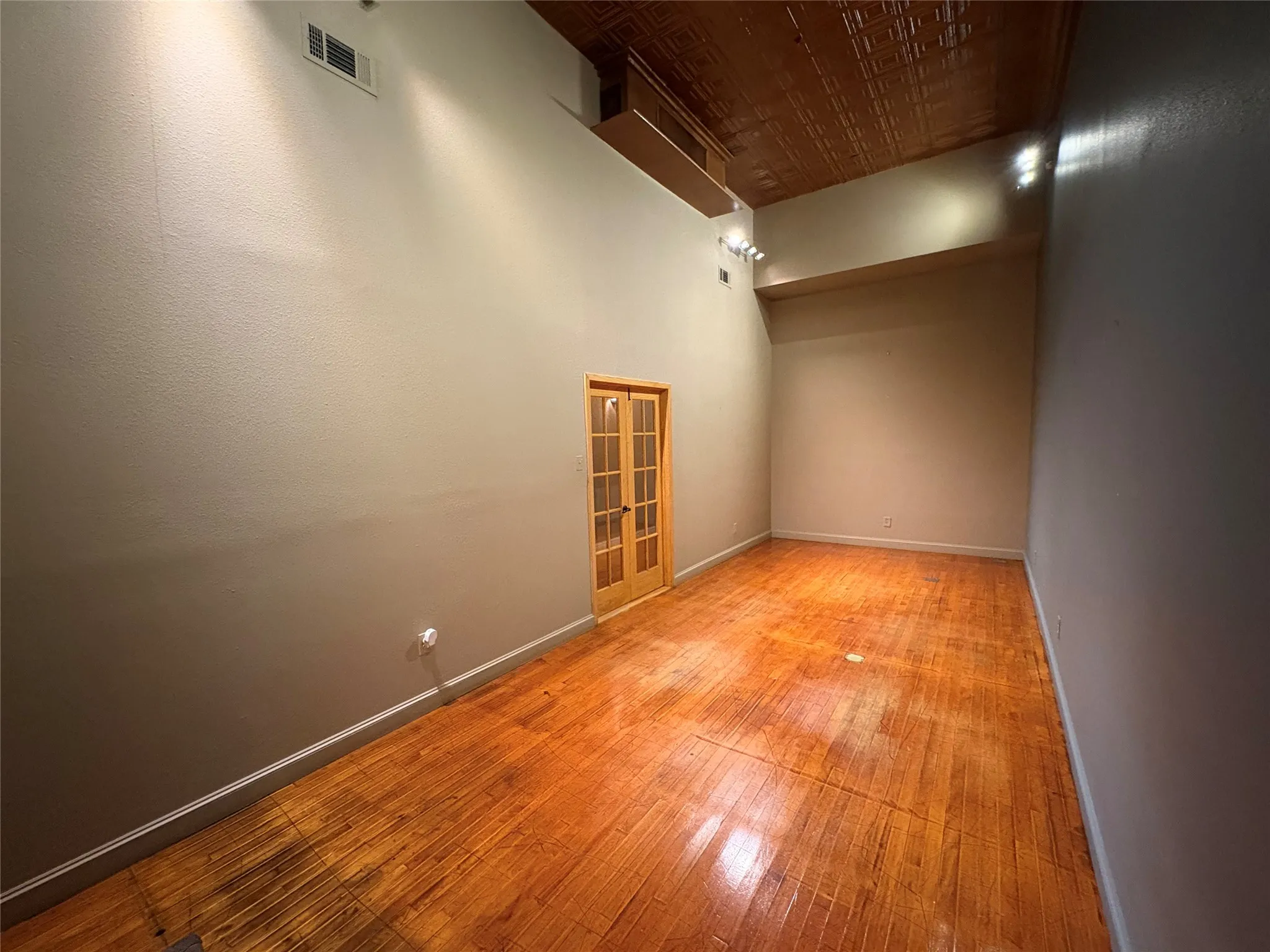 Office For Rent in Grayson County , 112 N Travis Street, Sherman, Texas 75090, 0, 0, Garage spaces, 0 Sqft, built in 1880, mls#21322154, Real Estate Agent in Sherman, Homes For Rent in Grayson county, Homes For Rent in Sherman, Realtor in Sherman Texas, Real Estate Brokerage Independent Realty Texas, Luminita Cordes Realtor